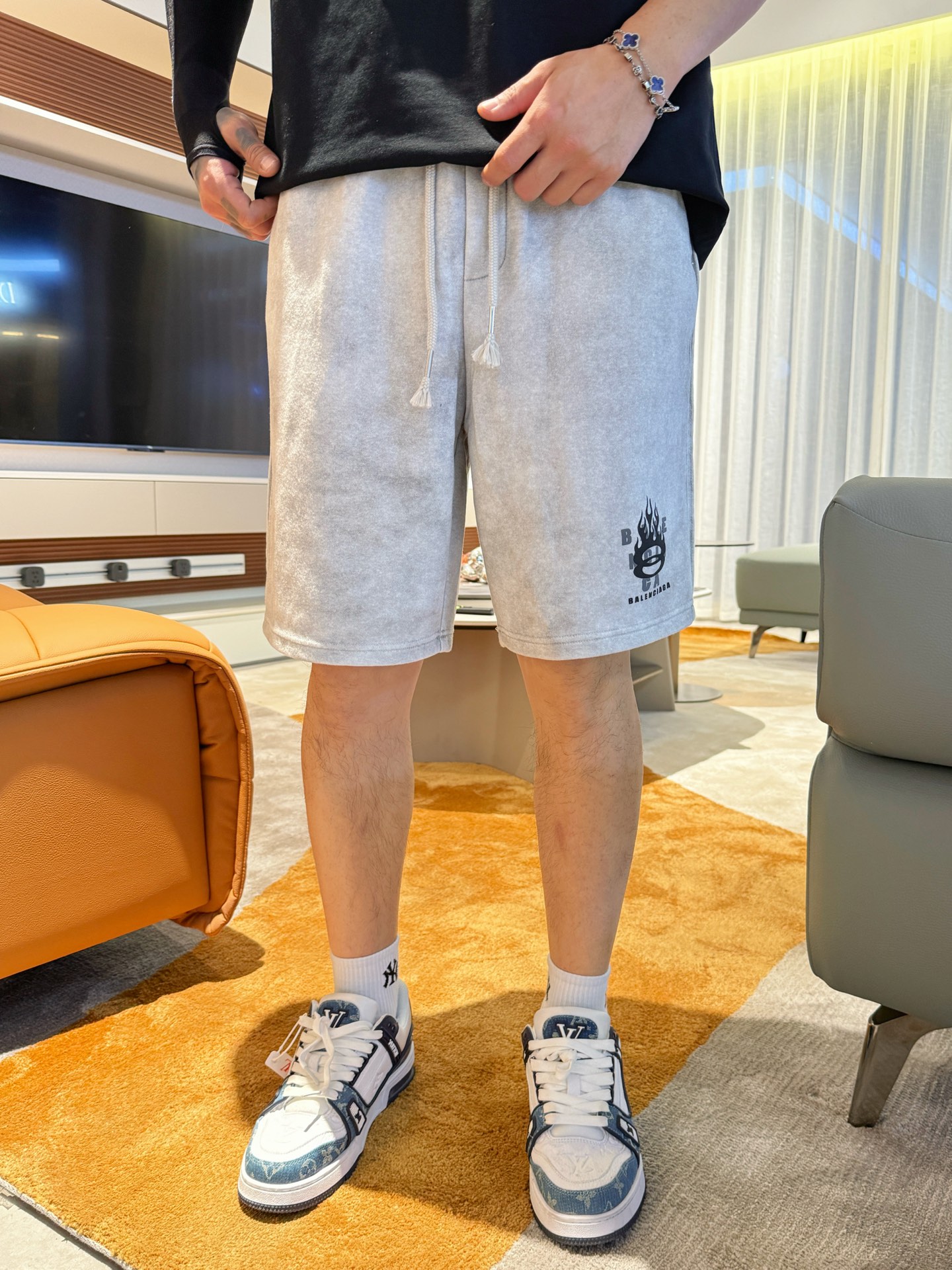 Balenciaga  休闲短裤服装 2