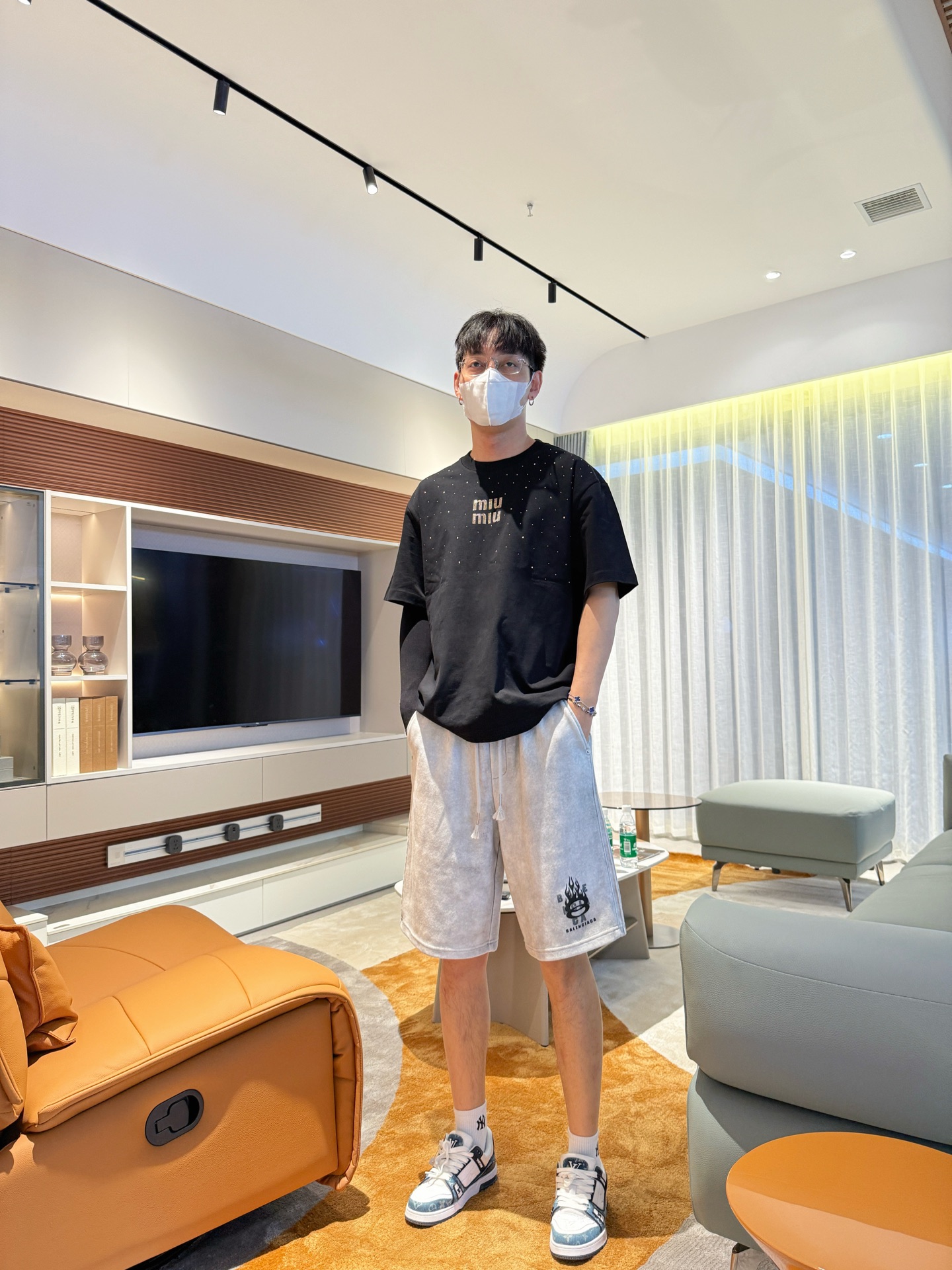 Balenciaga  休闲短裤服装 5