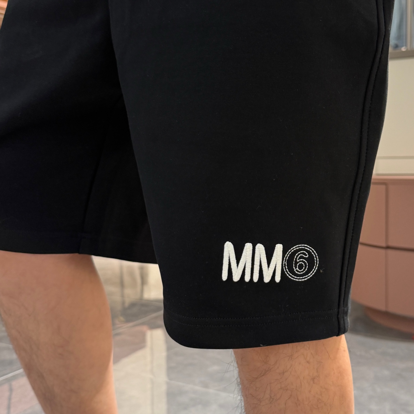 马吉拉 顶级货品🐮🆕2025夏季新款休闲短裤！官网同步发售。品牌经典LOGO休闲裤 ，定制面料，舒适度极