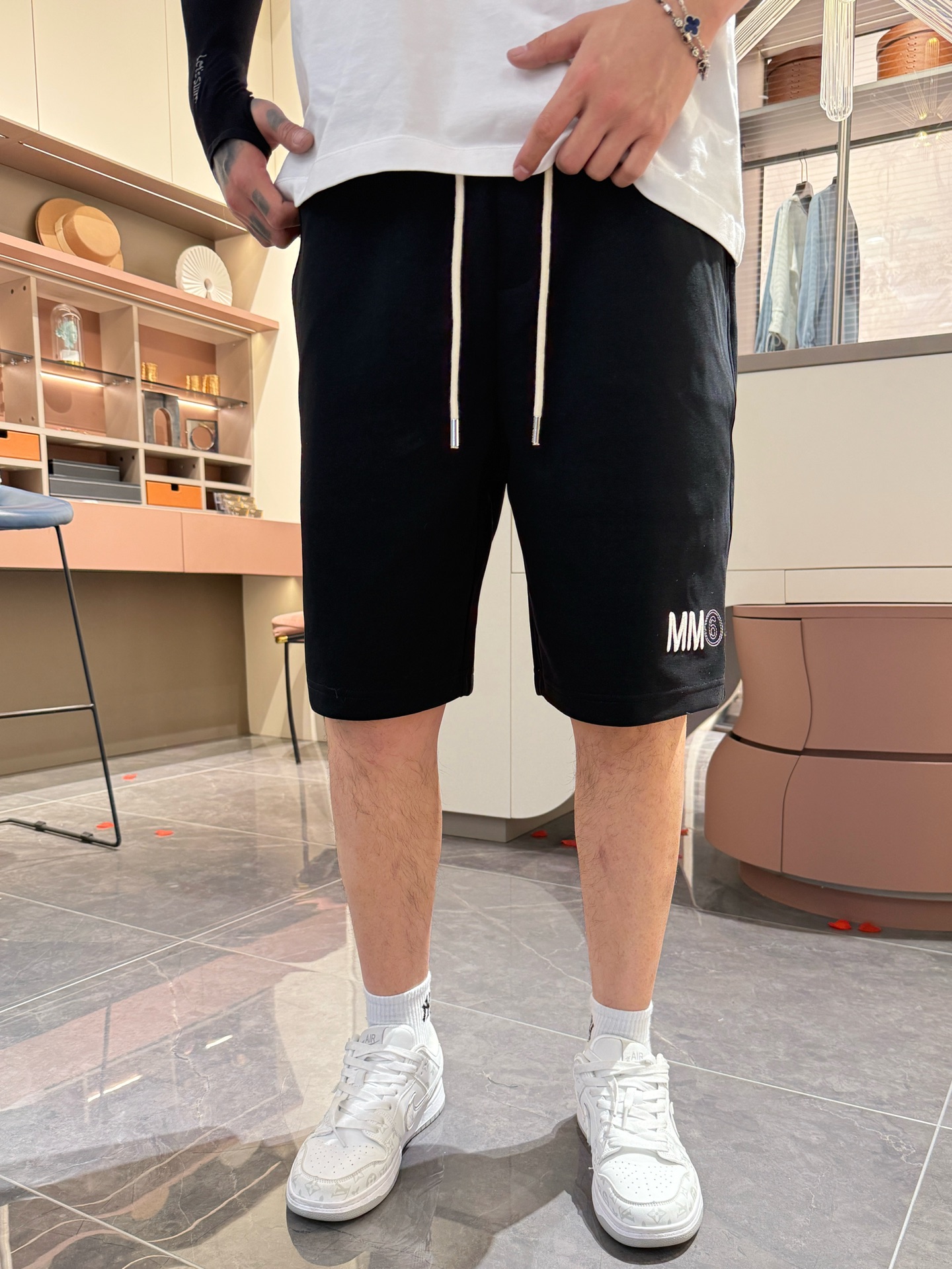 马吉拉 顶级货品🐮🆕2025夏季新款休闲短裤！官网同步发售。品牌经典LOGO休闲裤 ，定制面料，舒适度极