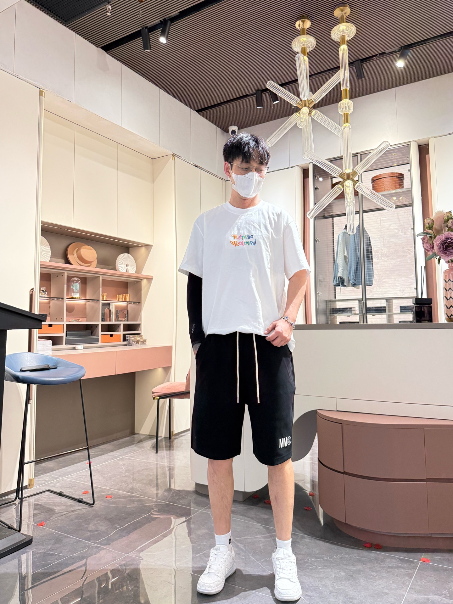 马吉拉 顶级货品🐮🆕2025夏季新款休闲短裤！官网同步发售。品牌经典LOGO休闲裤 ，定制面料，舒适度极