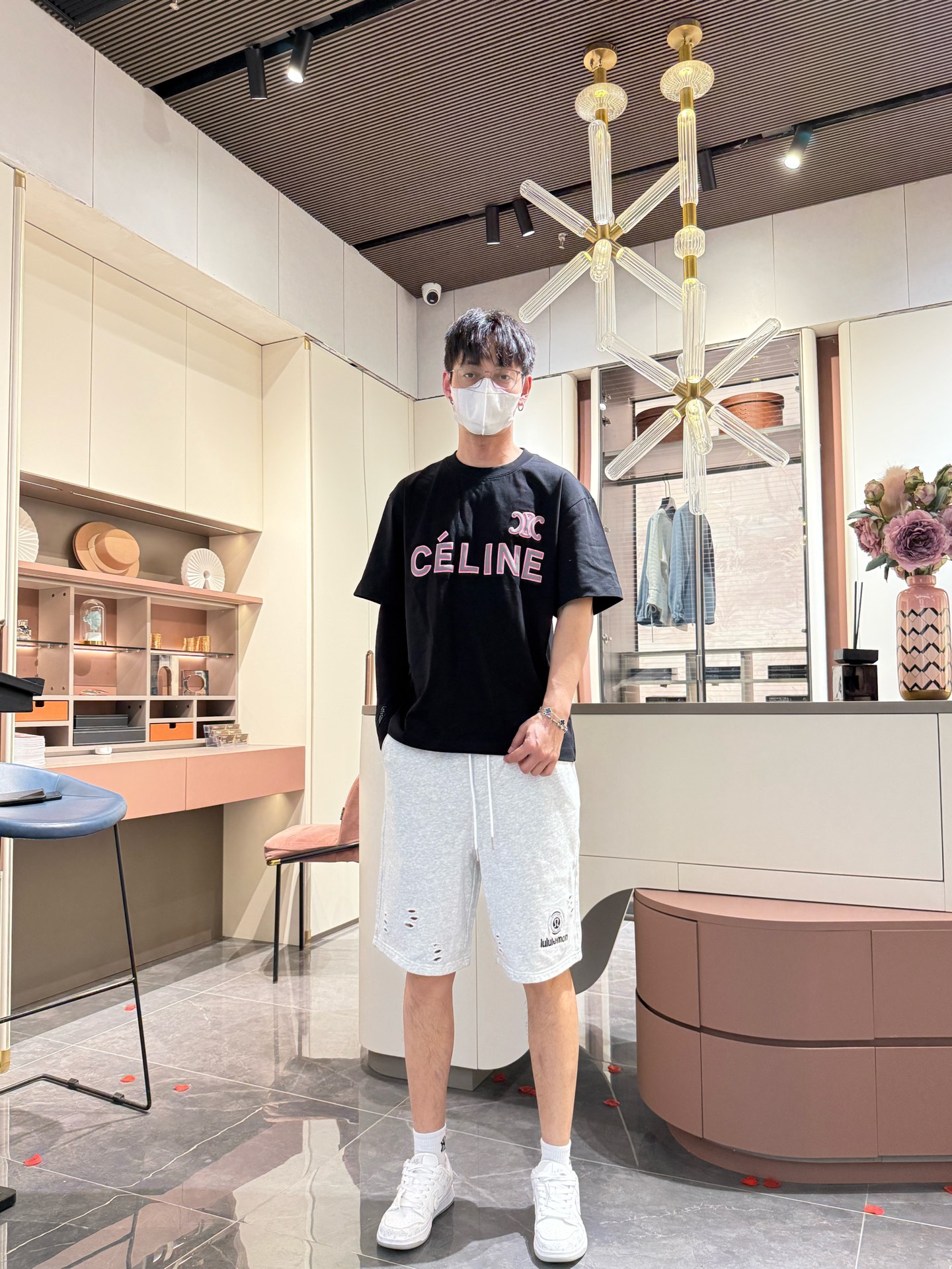 Lulu 顶级货品🐮🆕2025夏季新款休闲短裤！官网同步发售。品牌经典LOGO休闲裤 ，定制面料，舒适度