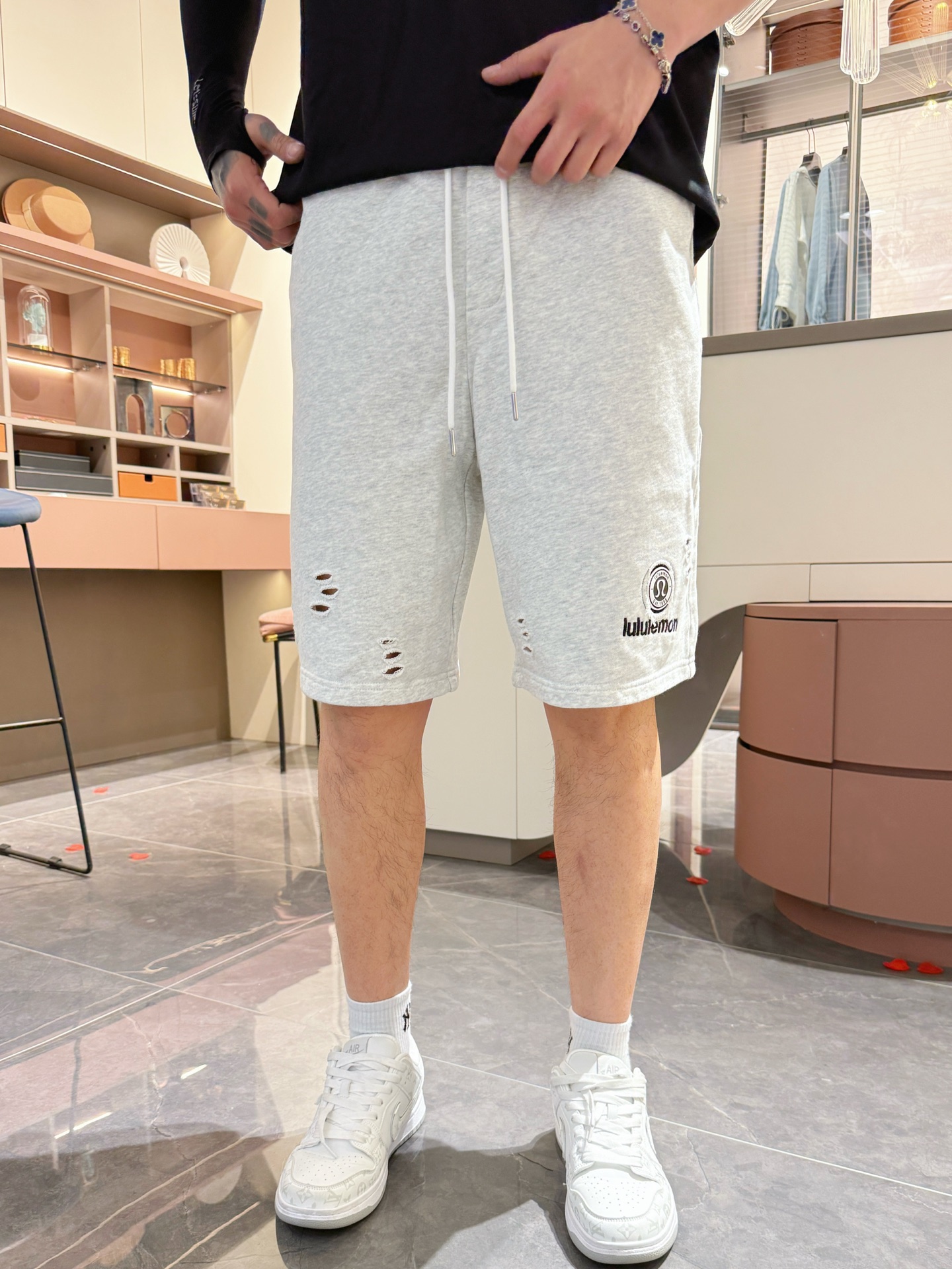 Lulu 顶级货品🐮🆕2025夏季新款休闲短裤！官网同步发售。品牌经典LOGO休闲裤 ，定制面料，舒适度
