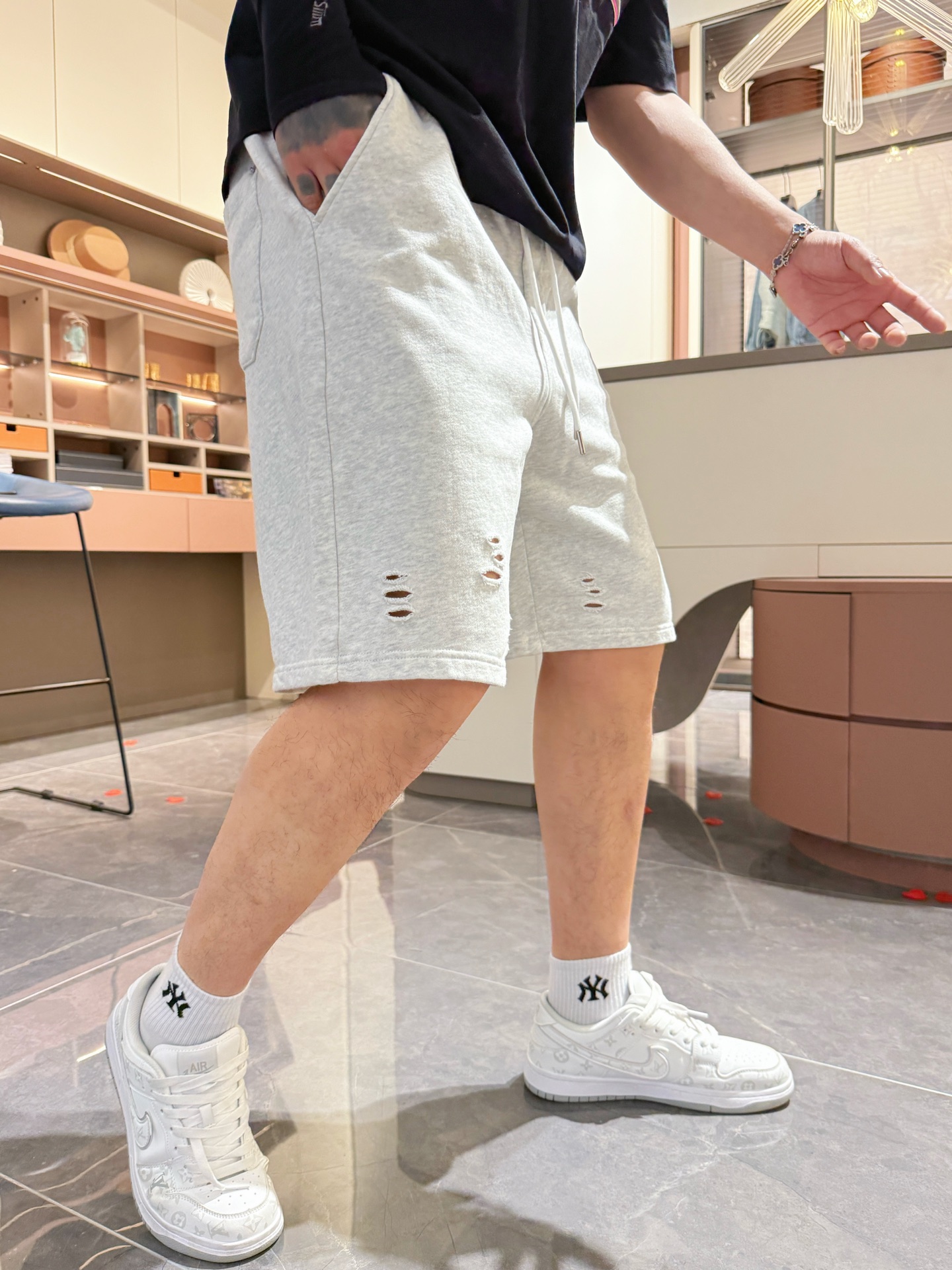 Lulu 顶级货品🐮🆕2025夏季新款休闲短裤！官网同步发售。品牌经典LOGO休闲裤 ，定制面料，舒适度