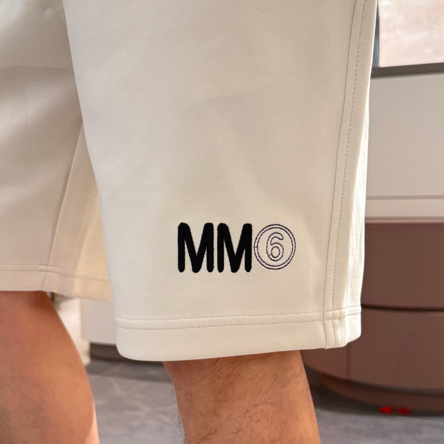 马吉拉 顶级货品🐮🆕2025夏季新款休闲短裤！官网同步发售。品牌经典LOGO休闲裤 ，定制面料，舒适度极