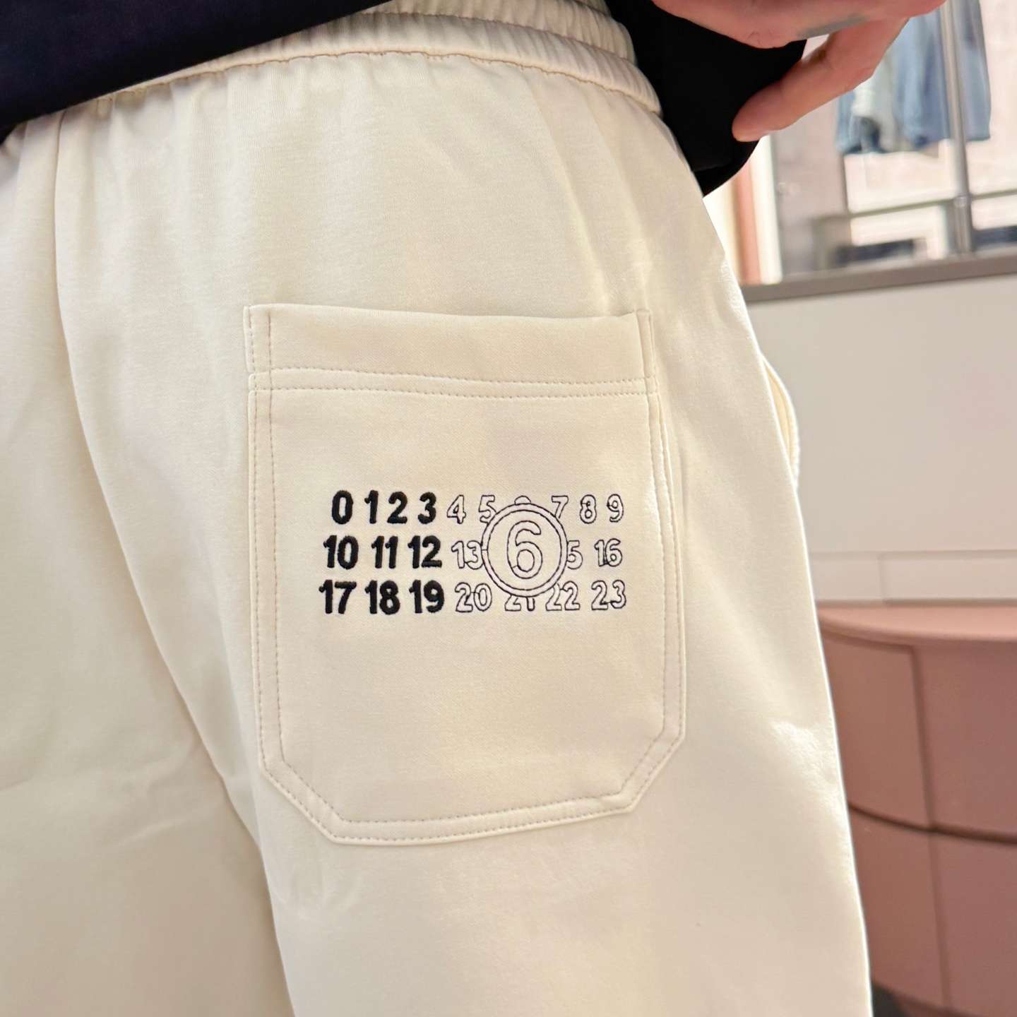 马吉拉 顶级货品🐮🆕2025夏季新款休闲短裤！官网同步发售。品牌经典LOGO休闲裤 ，定制面料，舒适度极