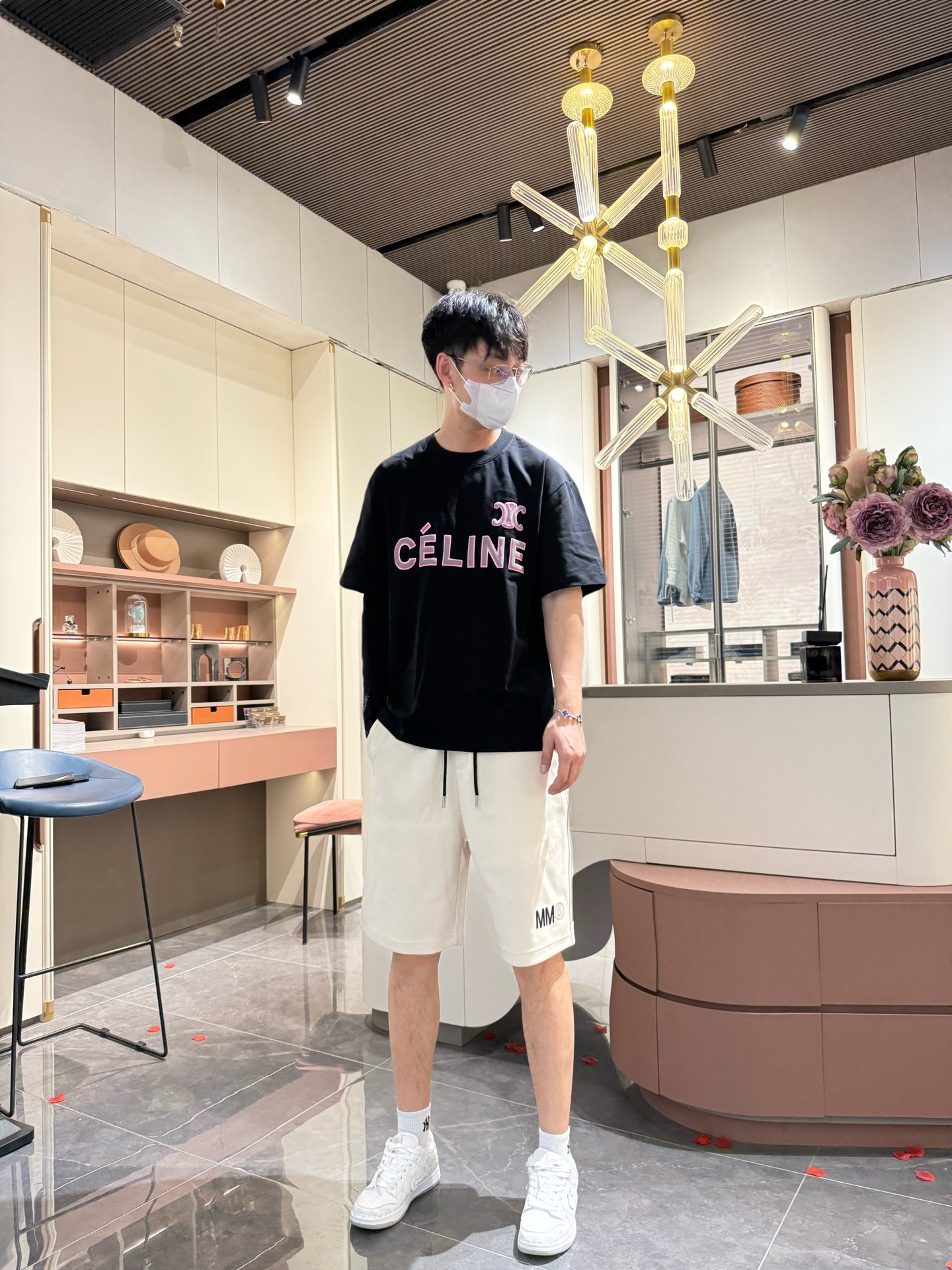 马吉拉 顶级货品🐮🆕2025夏季新款休闲短裤！官网同步发售。品牌经典LOGO休闲裤 ，定制面料，舒适度极