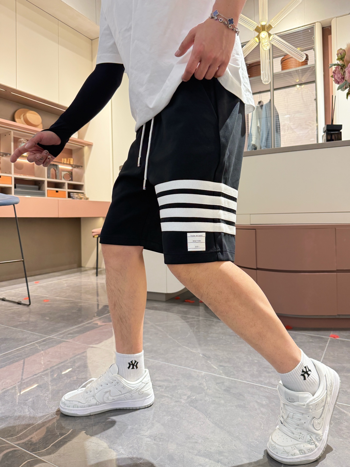 TB 顶级货品🐮🆕2025夏季新款休闲短裤！官网同步发售。品牌经典LOGO休闲裤 ，定制面料，舒适度极好