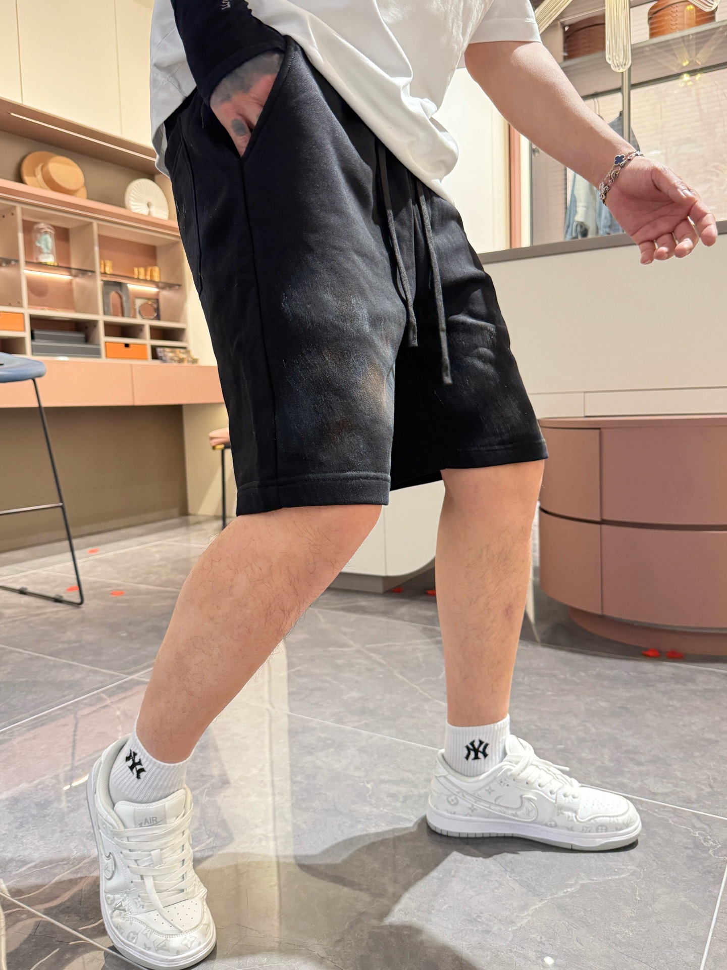 巴黎世家 顶级货品🐮🆕2025夏季新款休闲短裤！官网同步发售。品牌经典LOGO休闲裤 ，定制面料，舒适度