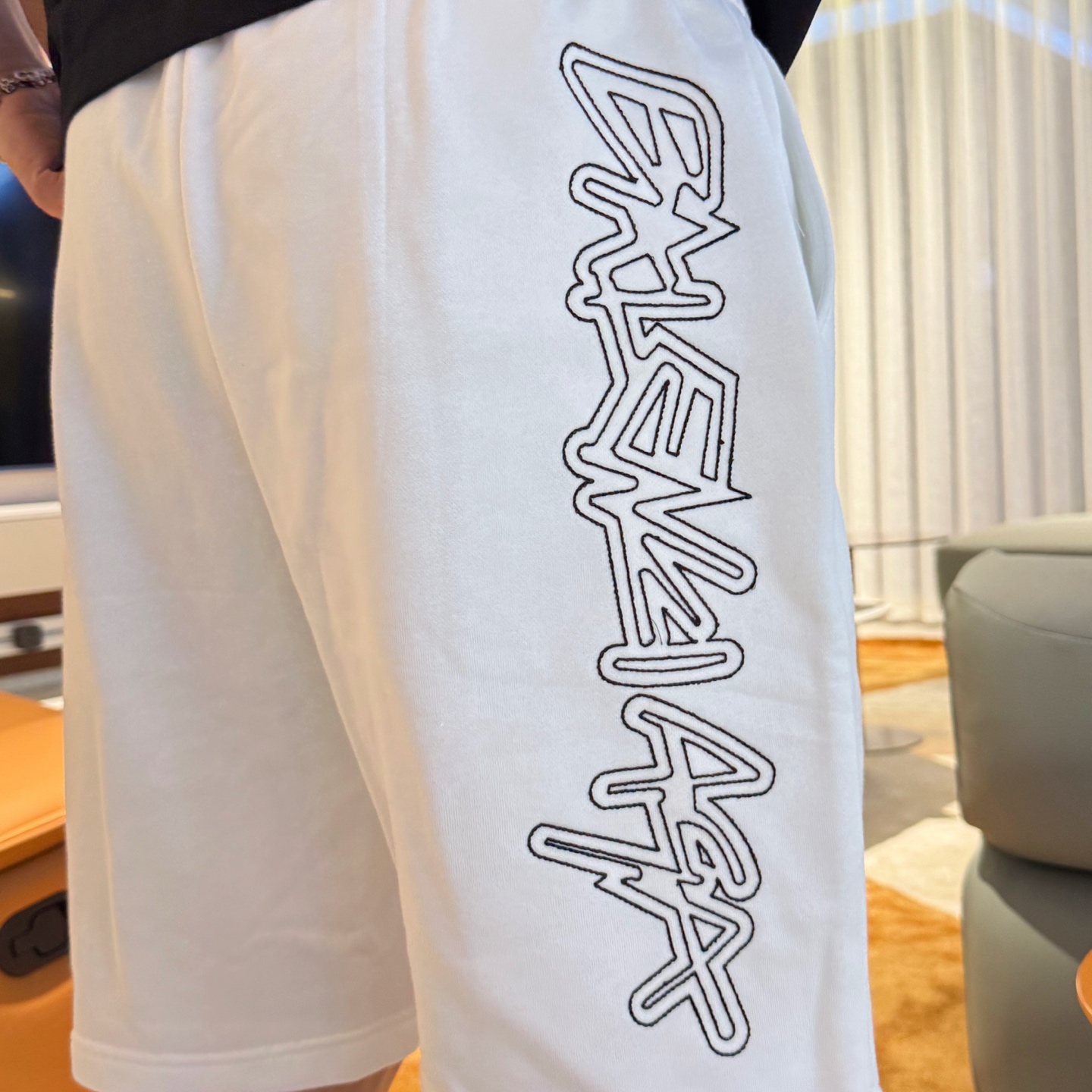 Balenciaga  休闲短裤服装 9