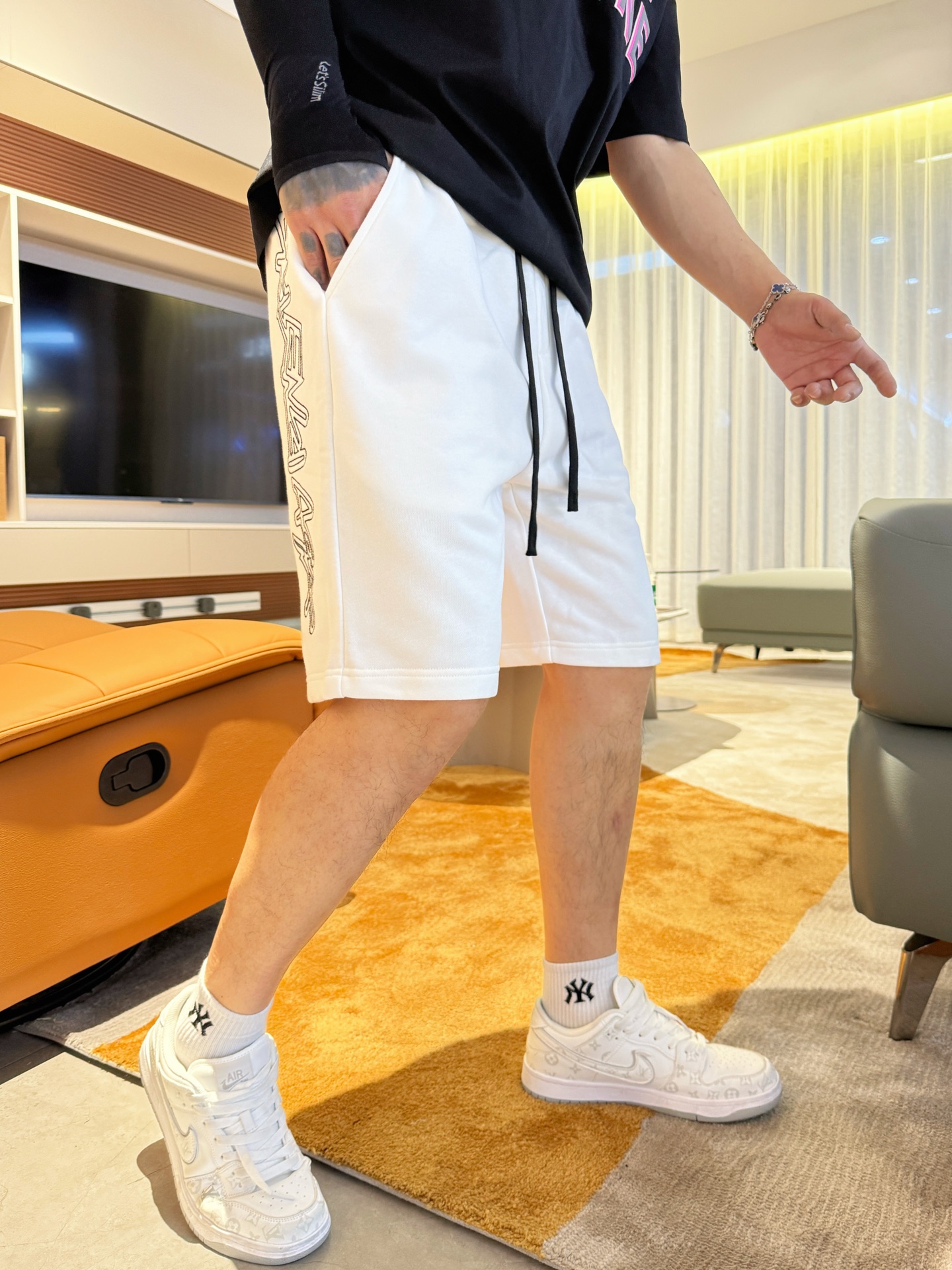 Balenciaga  休闲短裤服装 3