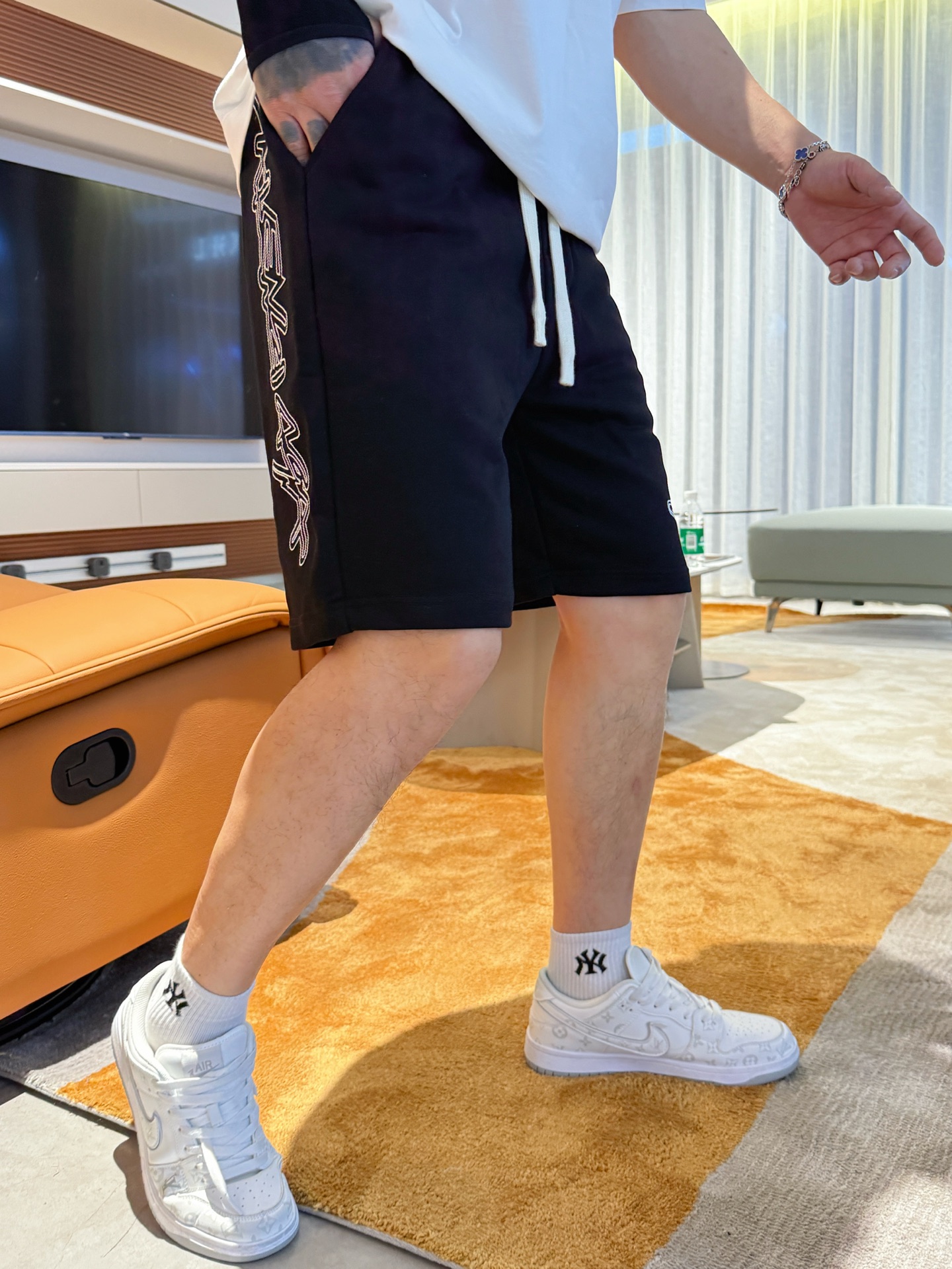 Balenciaga  休闲短裤服装 3