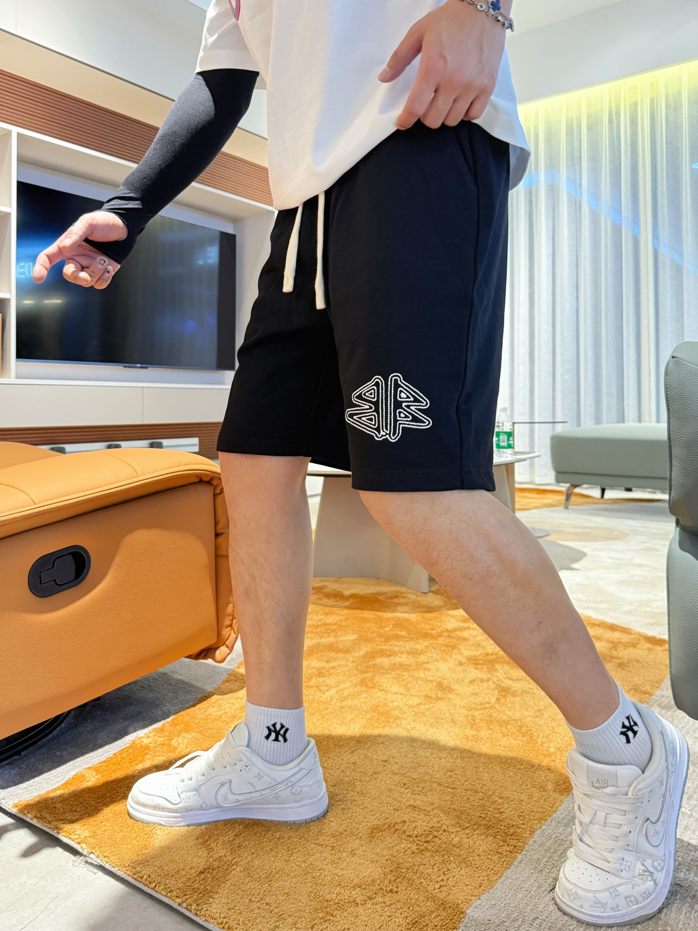 巴黎世家  顶级货品🐮🆕2025夏季新款休闲短裤！官网同步...