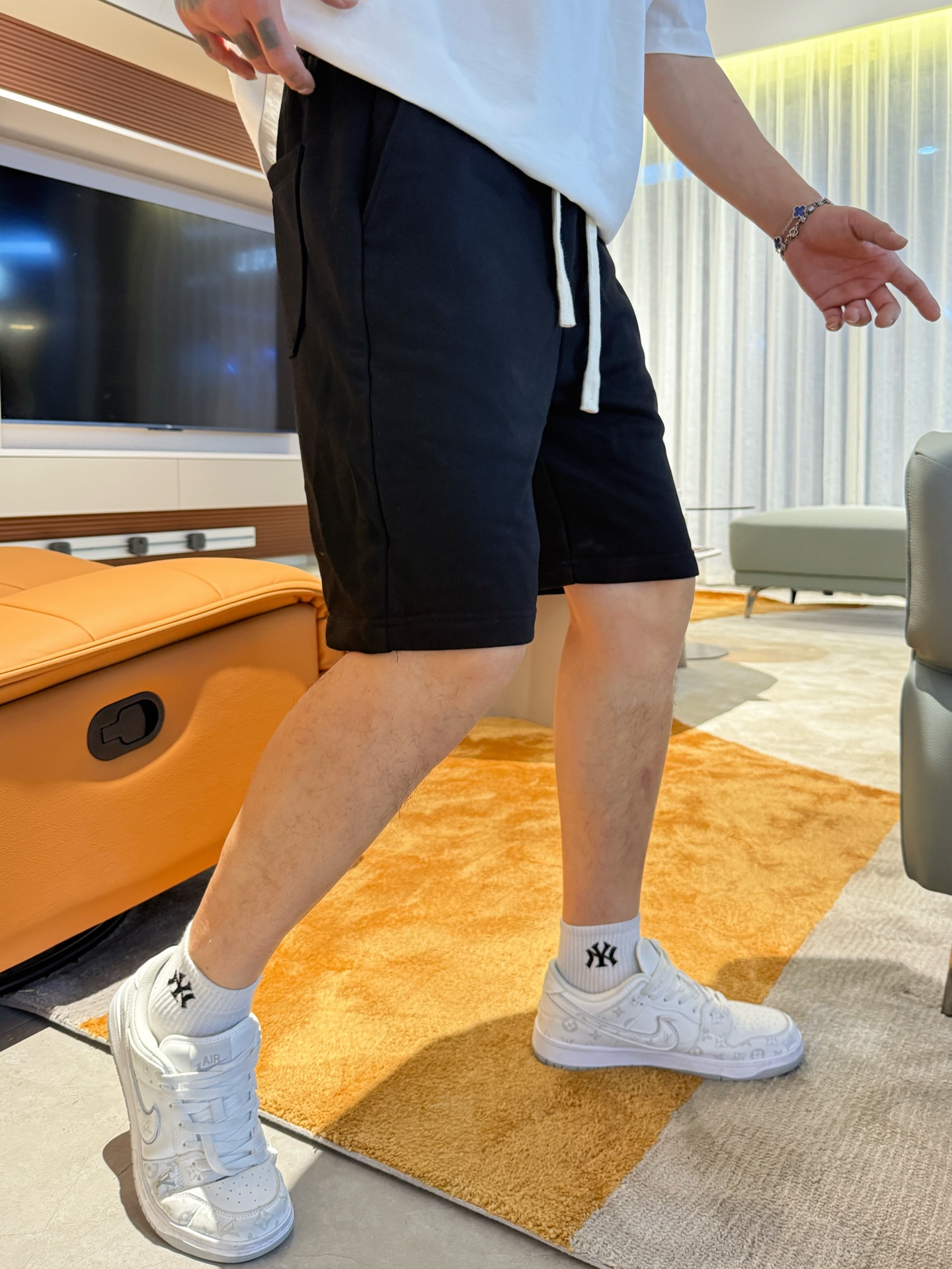 Burberry  休闲短裤服装 3