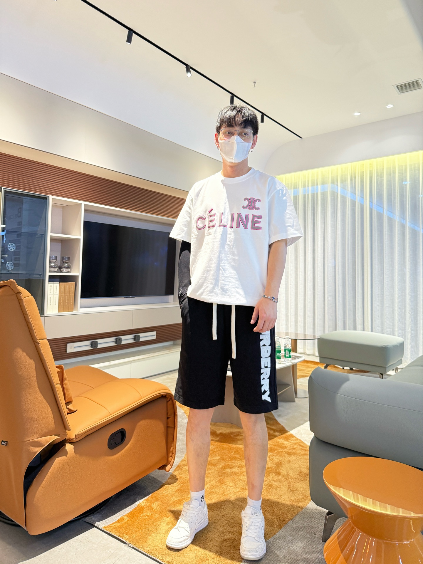 Burberry  休闲短裤服装 5