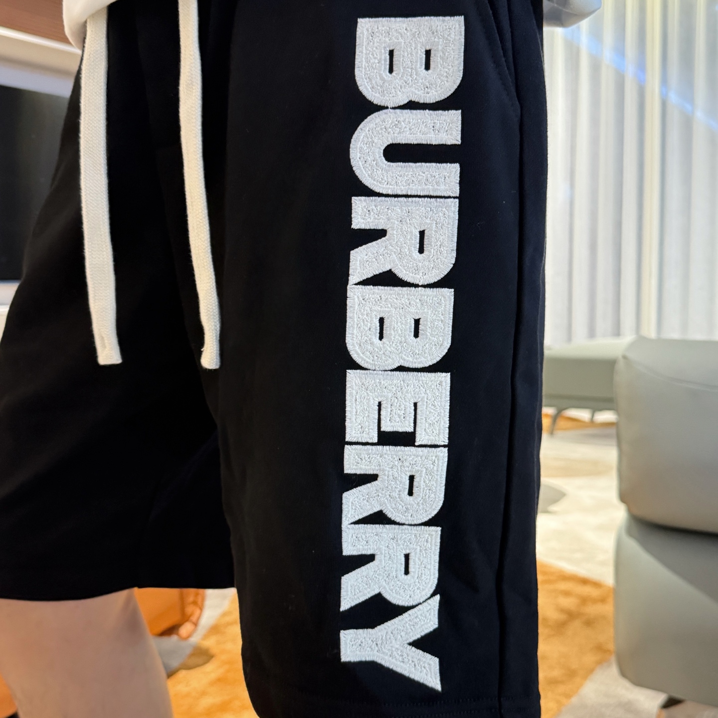 Burberry  休闲短裤服装 7