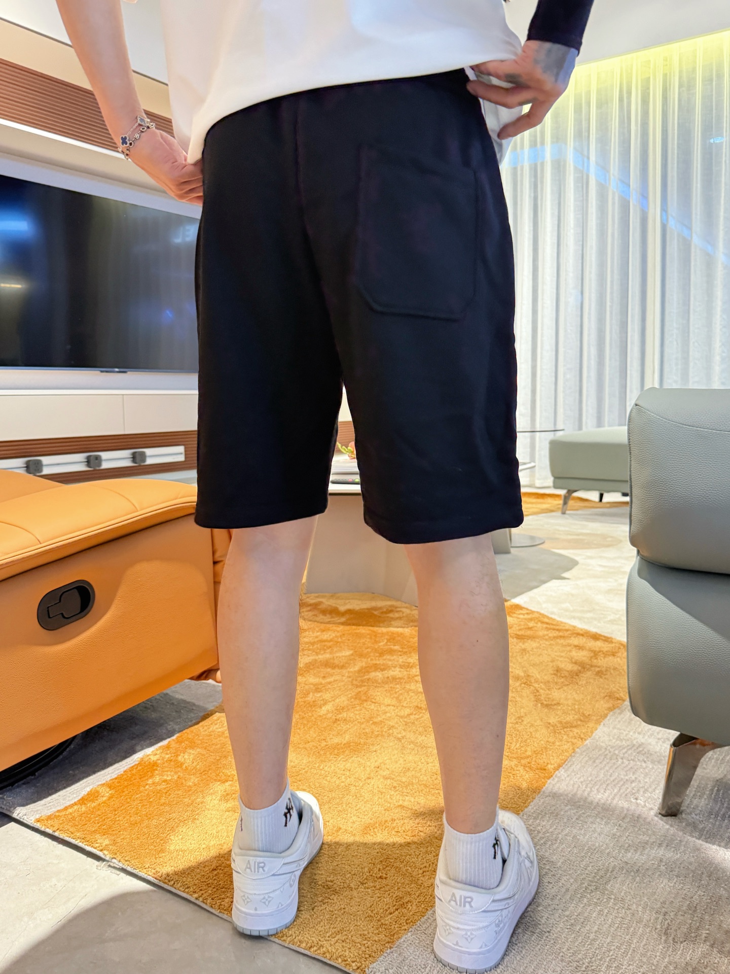 Burberry  休闲短裤服装 4