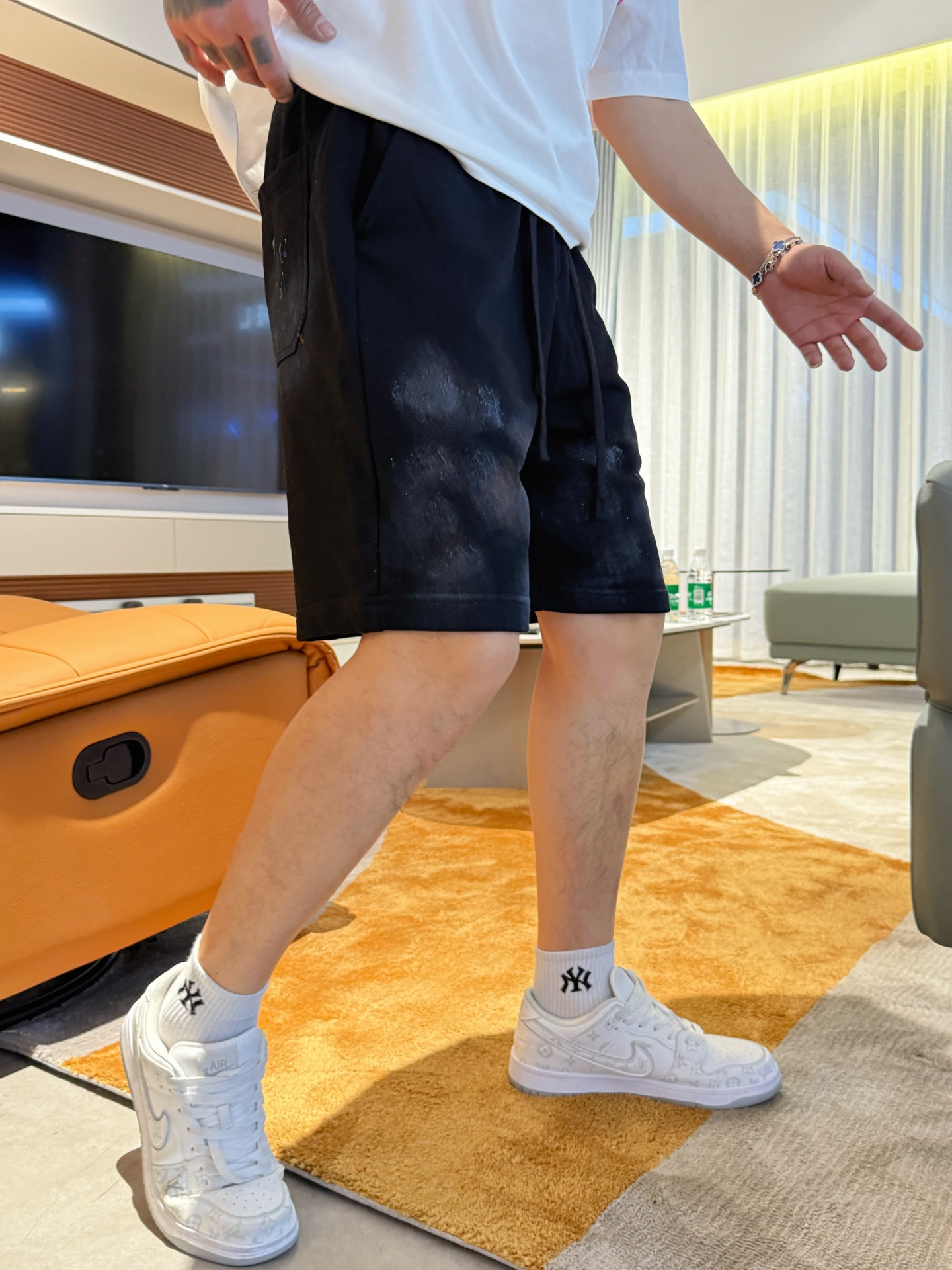 Balenciaga  休闲短裤服装 3