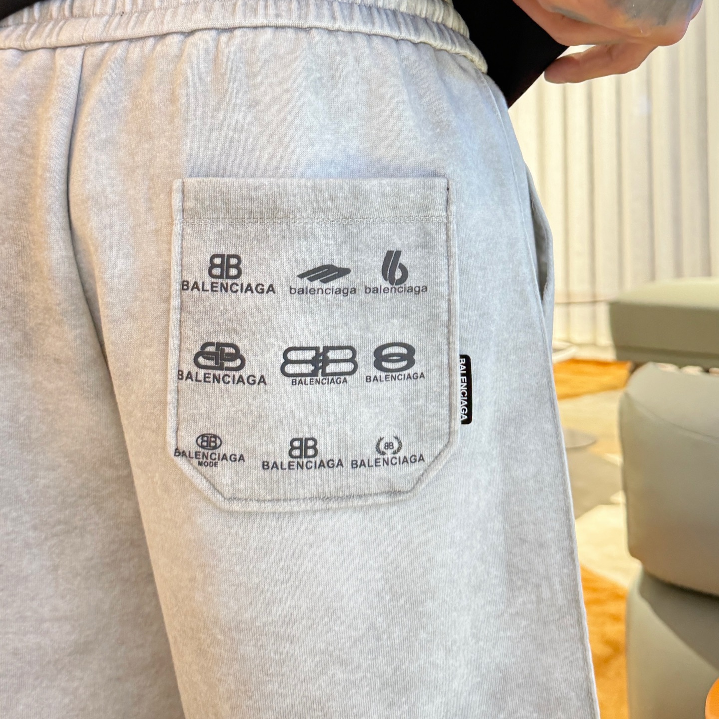 Balenciaga  休闲短裤服装 6