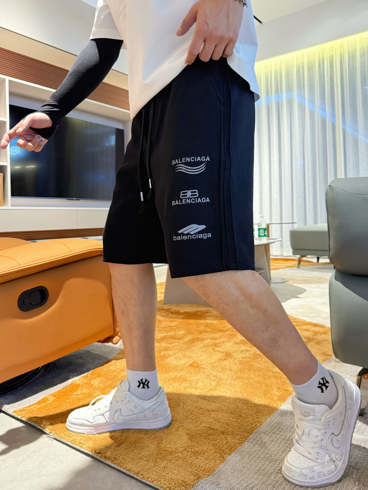 巴黎世家  顶级货品🐮🆕2025夏季新款休闲短裤！官网同步...