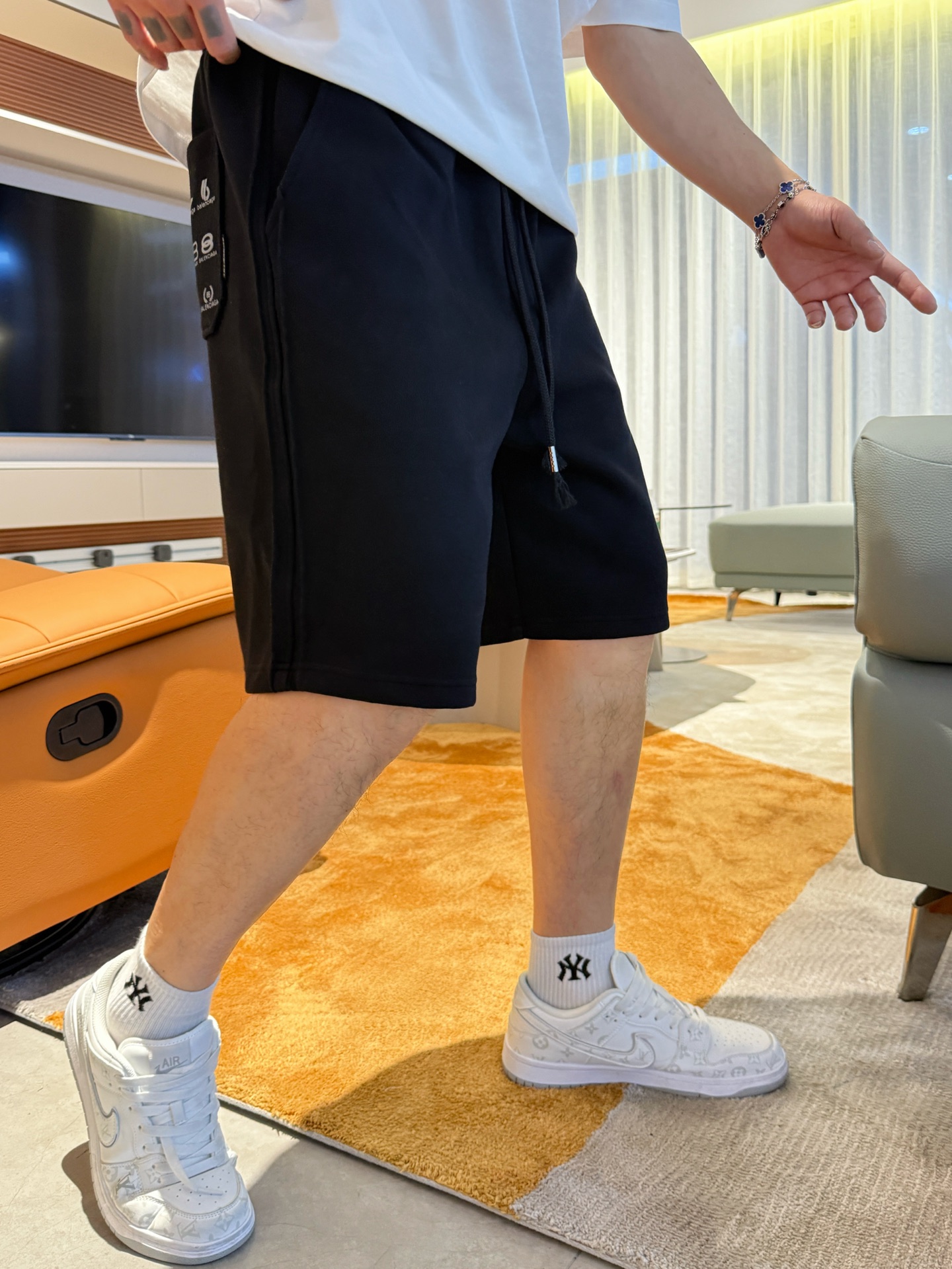 Balenciaga  休闲短裤服装 3