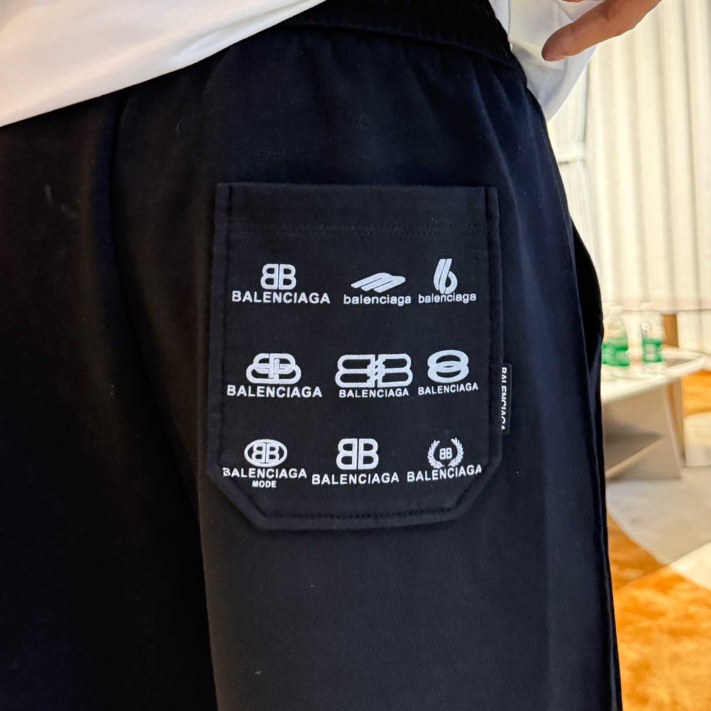 Balenciaga  休闲短裤服装 9