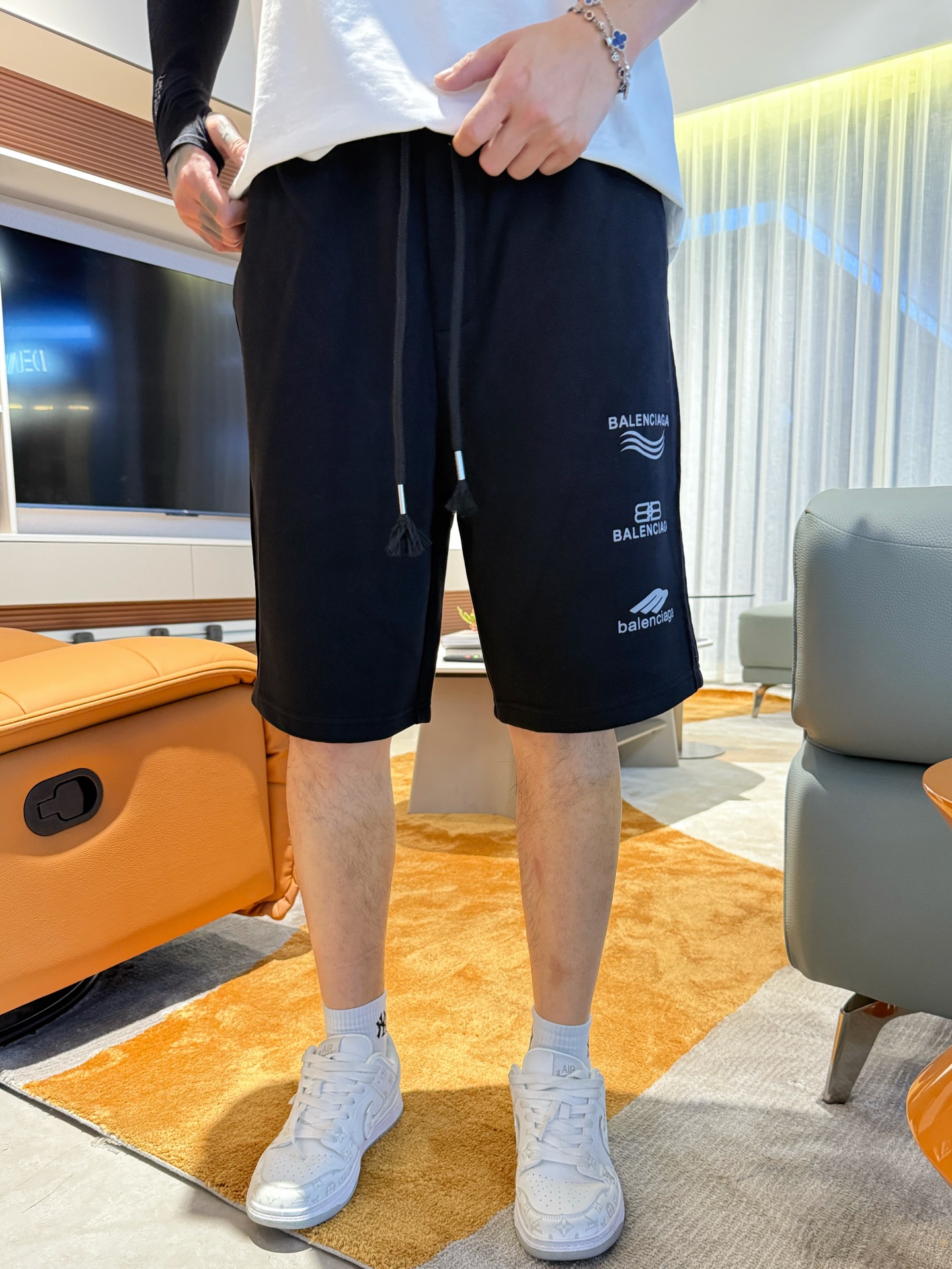 Balenciaga  休闲短裤服装 2