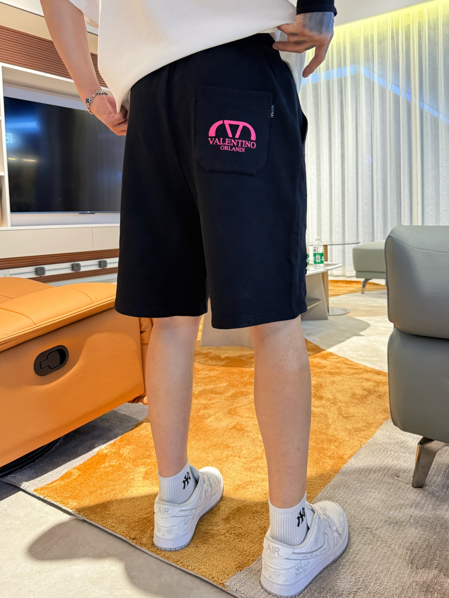 Valentino  休闲短裤服装 4