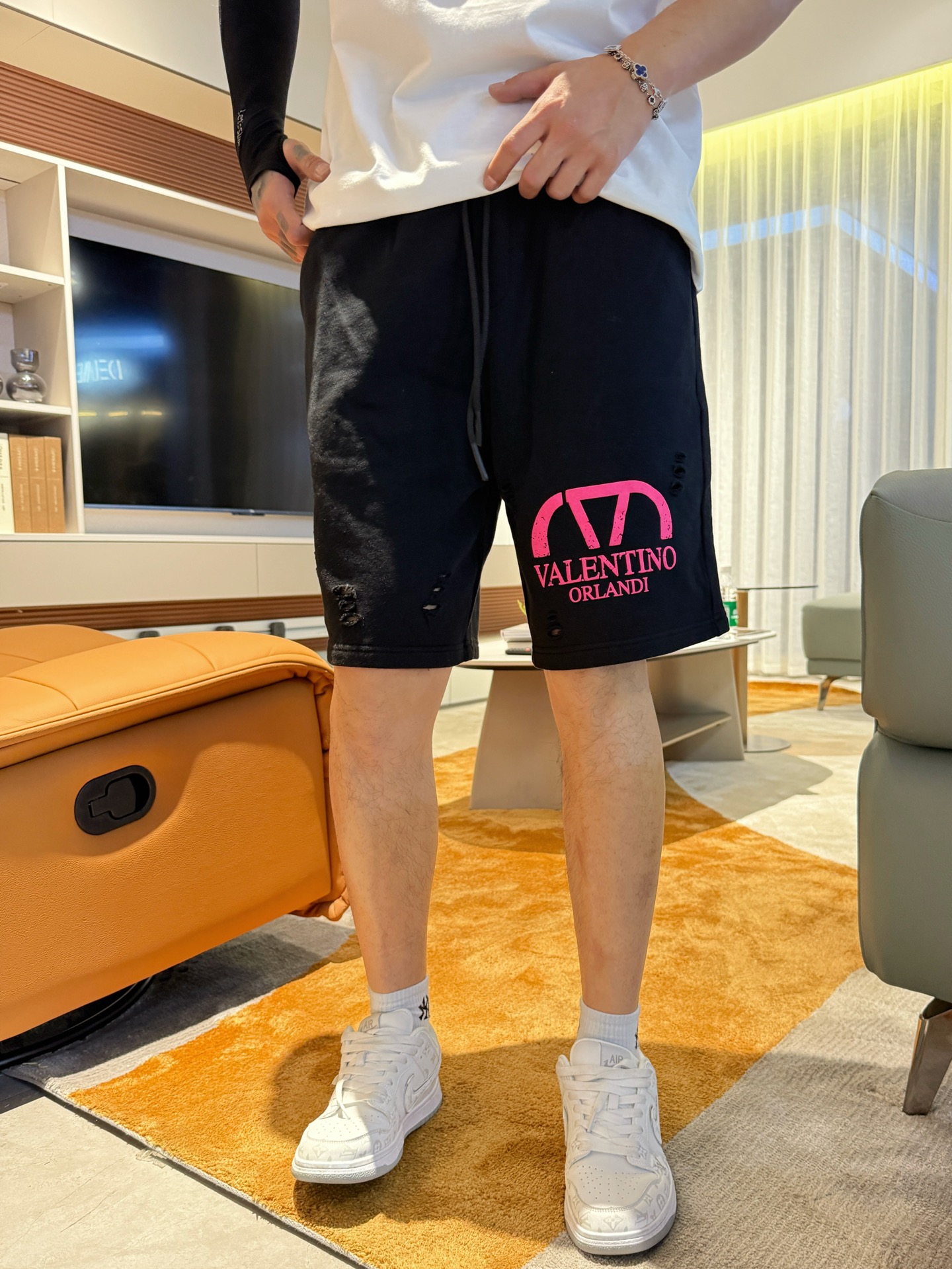 华伦天奴  顶级货品🐮🆕2025夏季新款休闲短裤！官网同步...