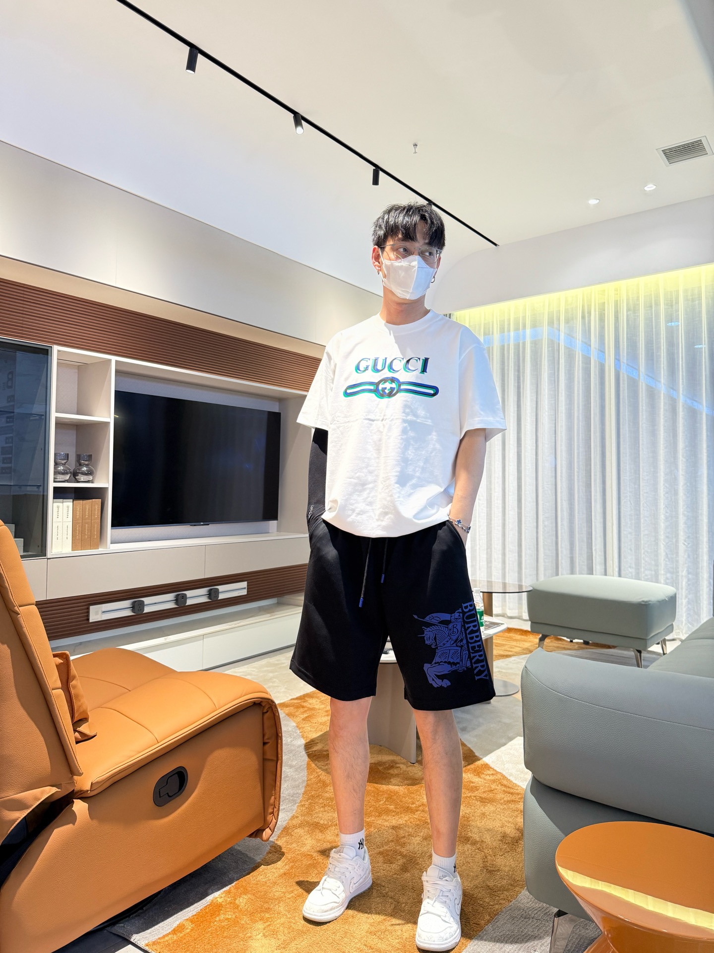 Burberry  休闲短裤服装 5