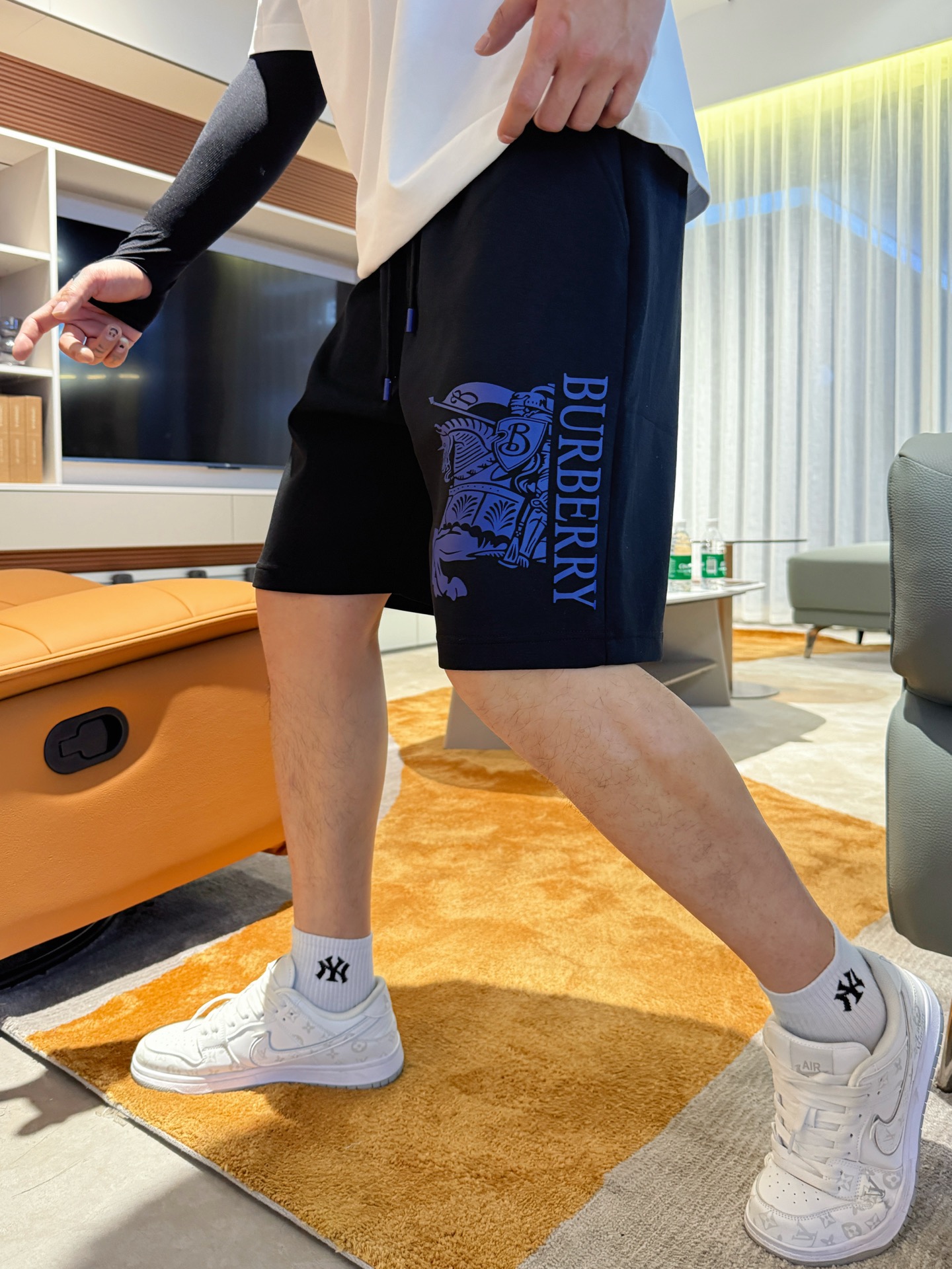 Burberry  休闲短裤服装 2