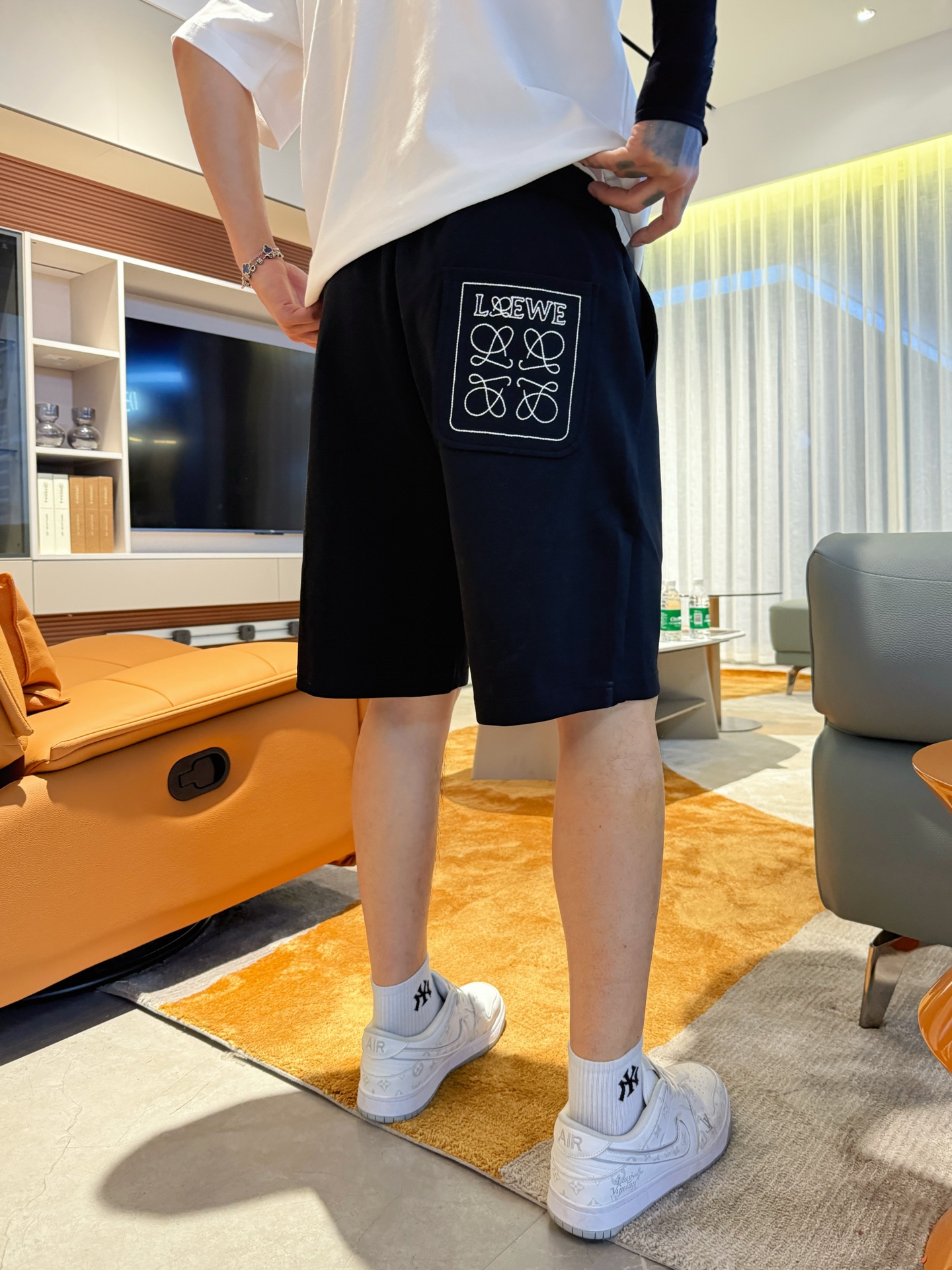 Loewe  休闲短裤服装 4