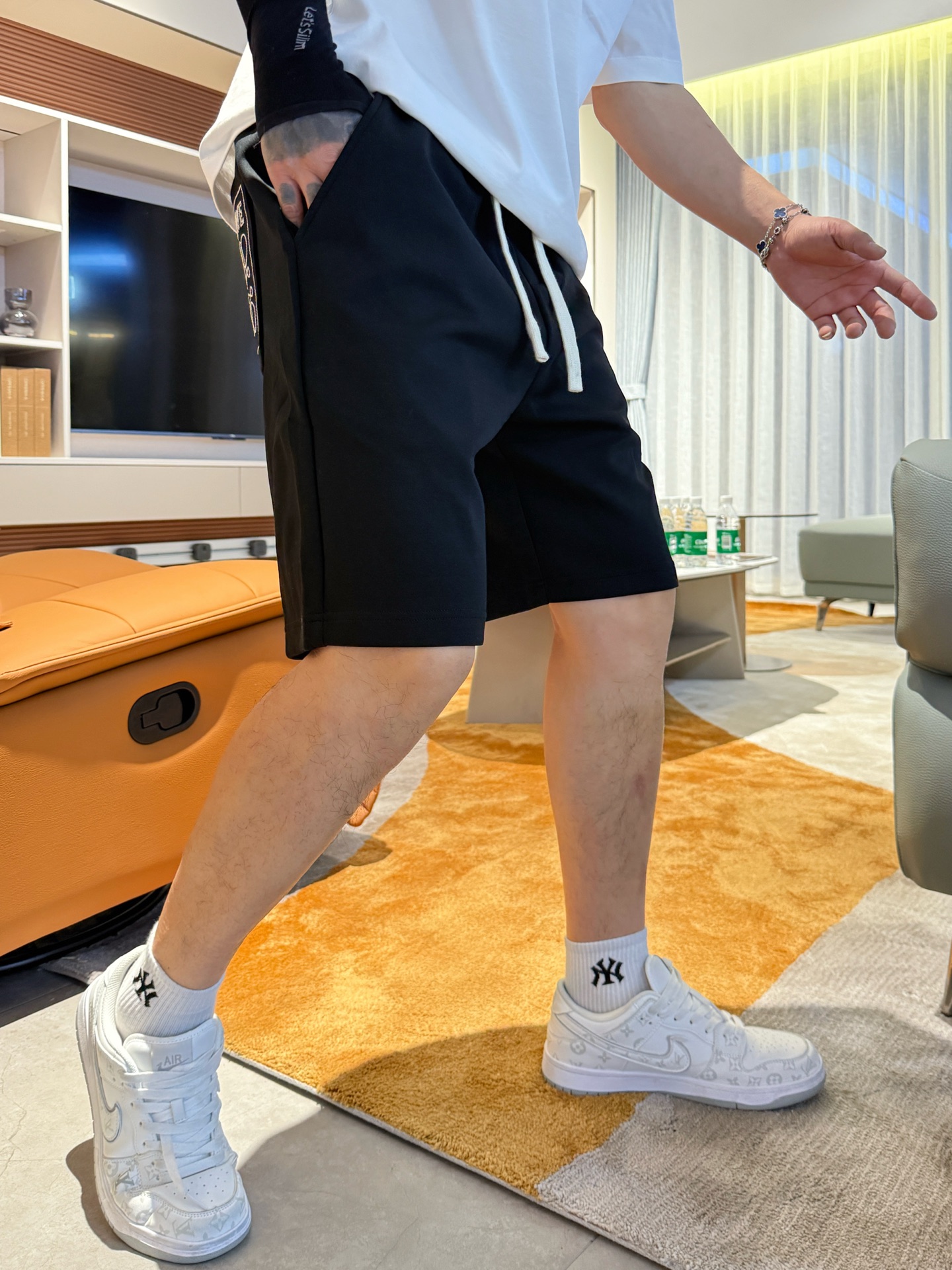 Loewe  休闲短裤服装 3