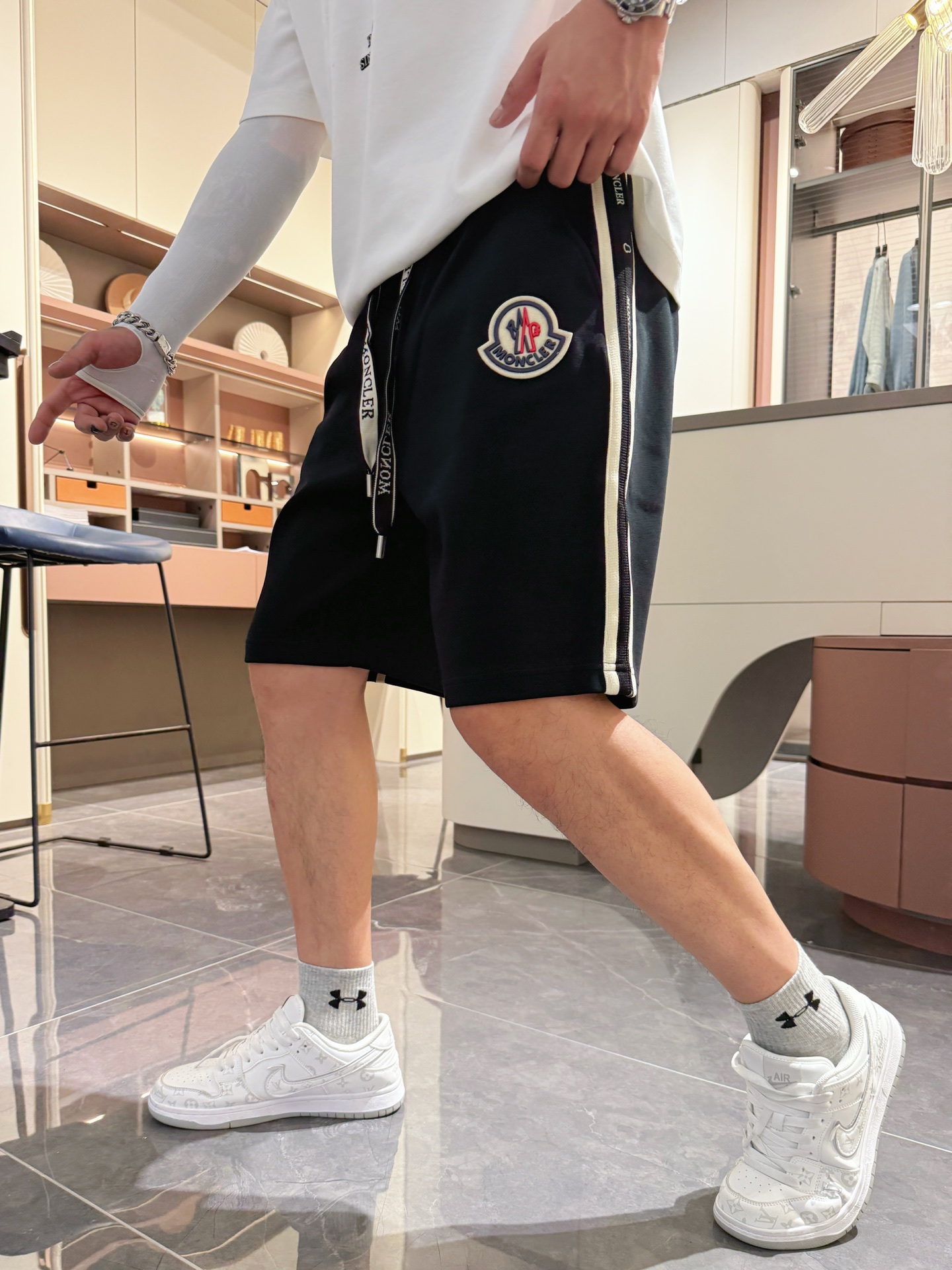   蒙口  顶级货品🐮🆕2025夏季新款休闲短裤！官网同步发售。品牌经典LOGO休闲裤 ，定制面料，舒适