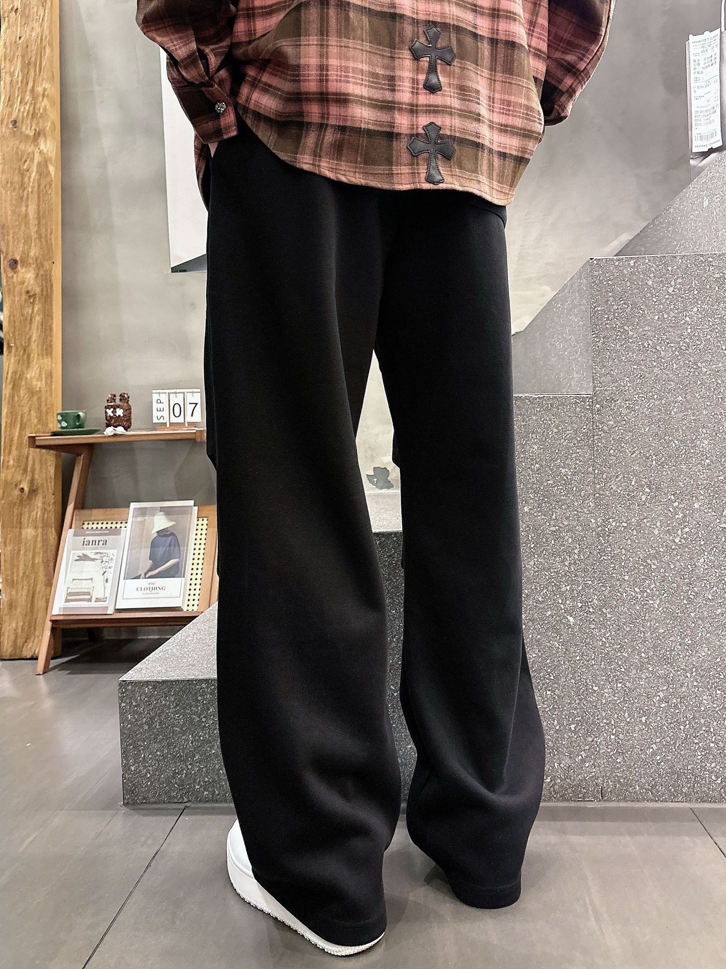 Loewe Logo Print Casual Pants - Stylish & Comfortable, Fall/Winter Collection 8 i1757496105282 3957 0 1
