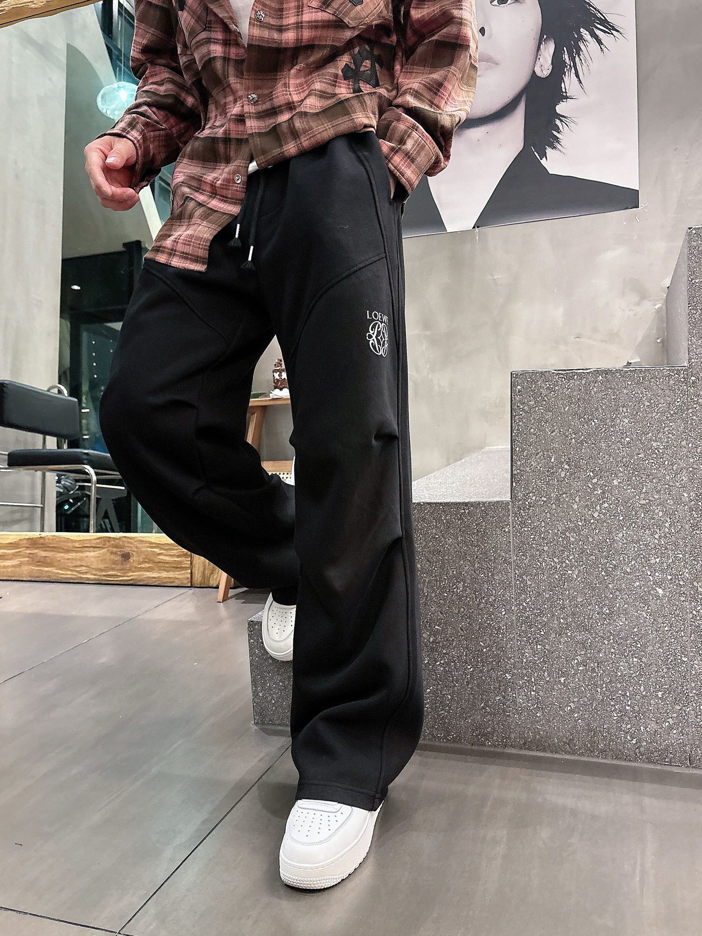 Loewe Logo Print Casual Pants - Stylish & Comfortable, Fall/Winter Collection 6 i1757496109191 8390 0 6