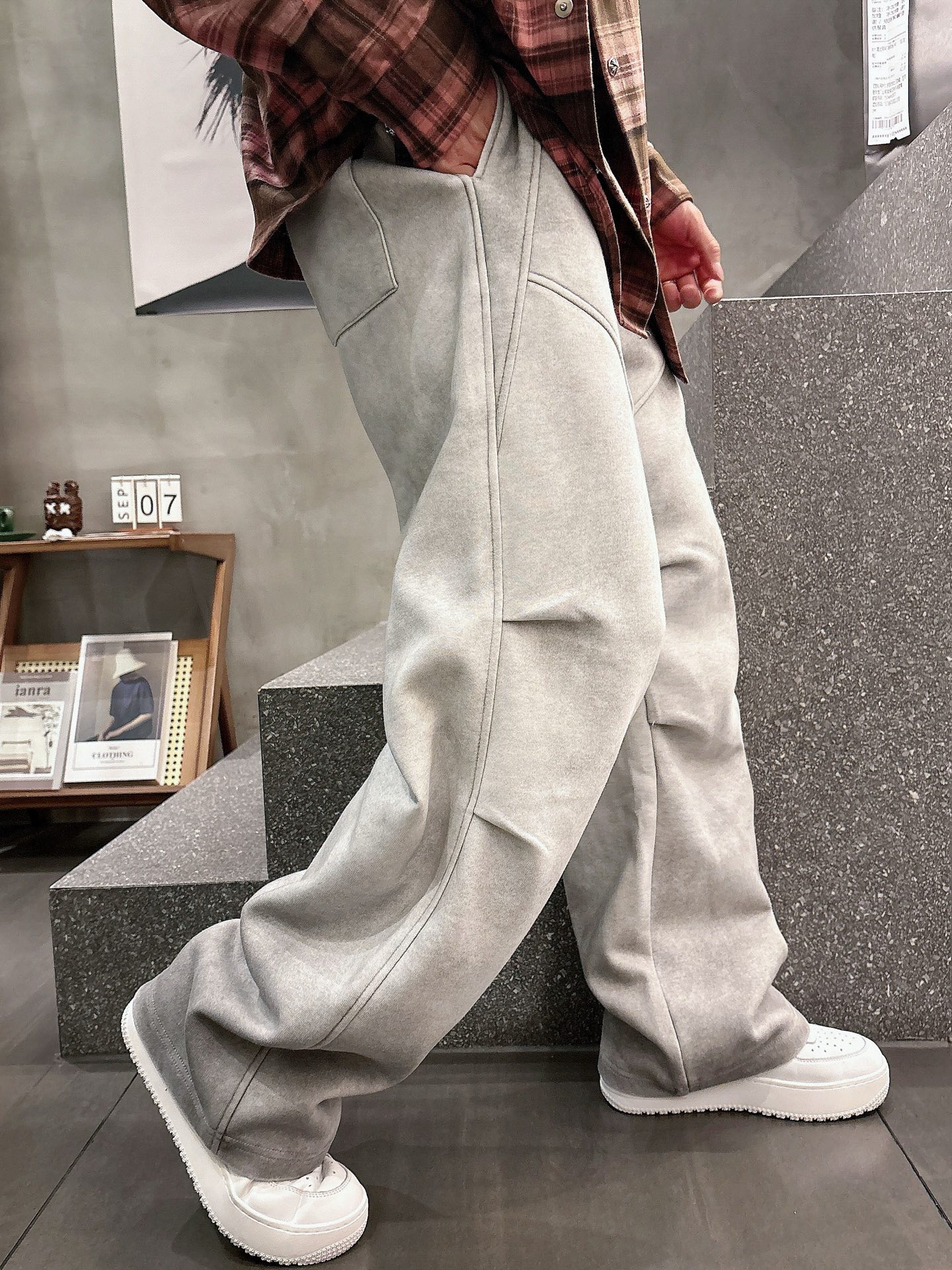 Loewe Logo Print Casual Pants: New Autumn/Winter Collection 4 i1757496144932 581 0 10