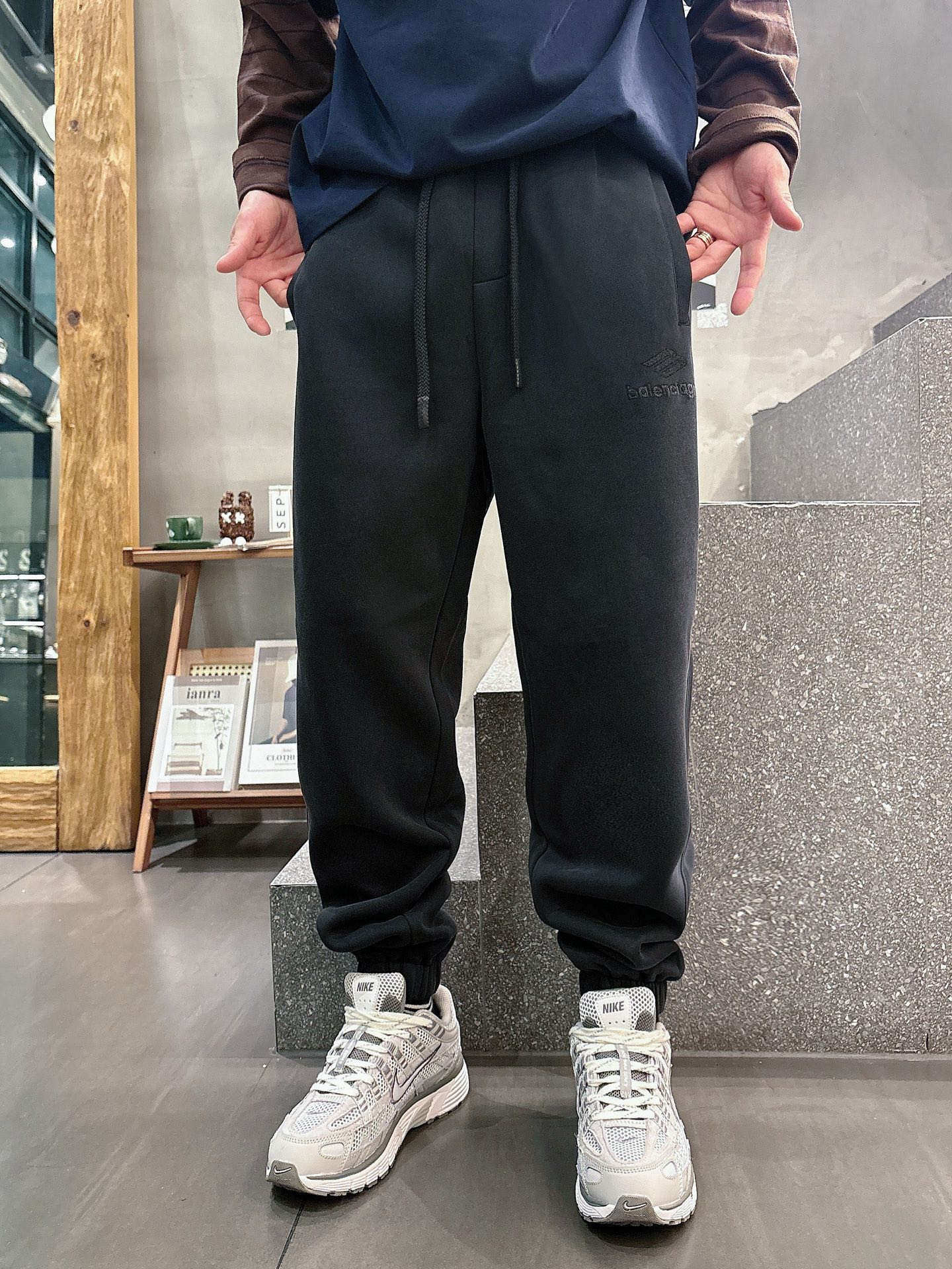Balenciaga Logo Print Cotton Blend Sweatpants | Comfortable & Stylish 6 i1757838265741 539 0 11