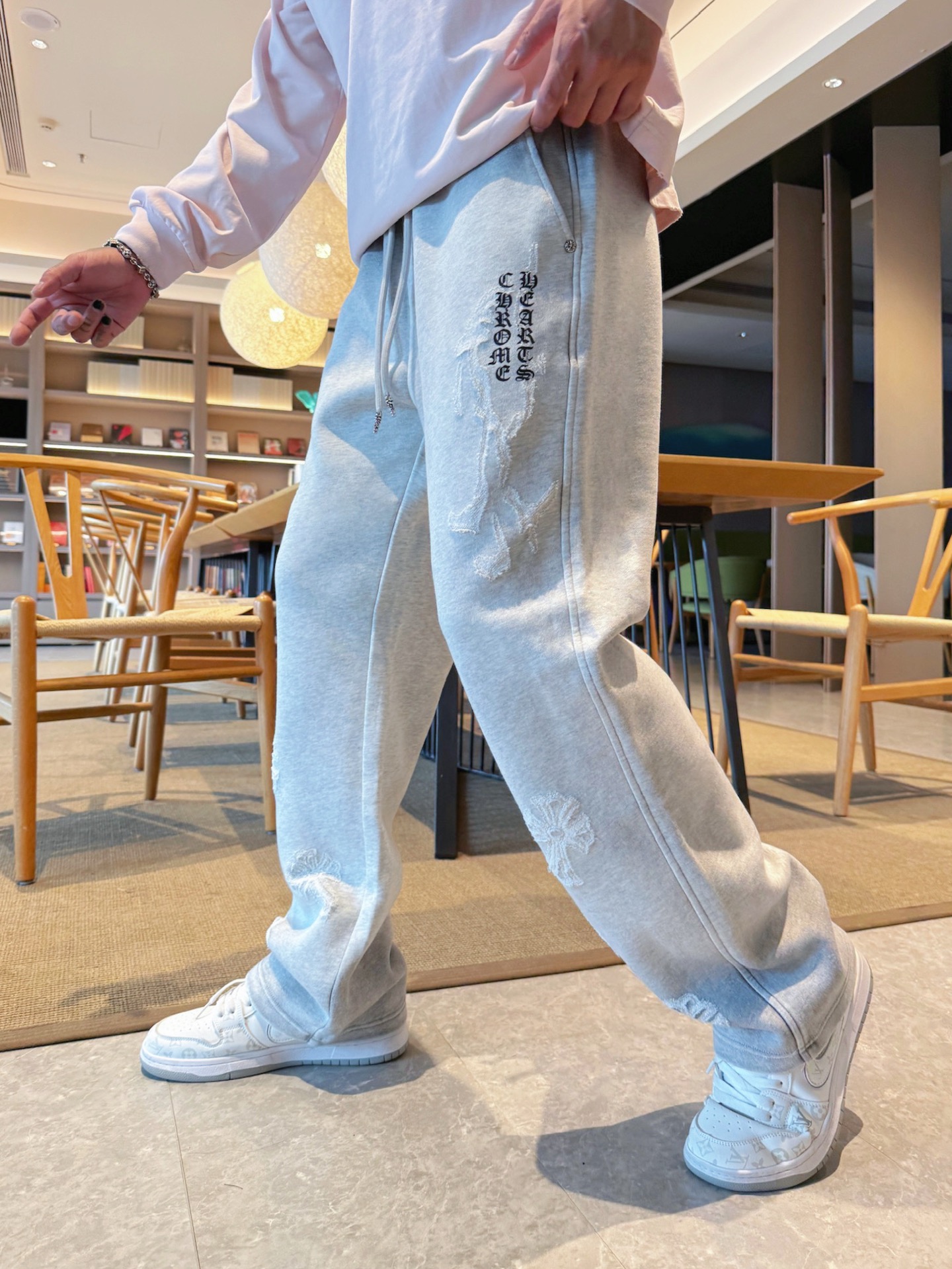 NO:609621,Croxin's top product 2025 autumn and winter new casual pants!  On sale simultaneously on the official website. Brand classic LOGO casual pants, customized fabrics, extremely comfortable, strong touch. Highly recognizable, perfect appearance and craftsmanship. Sizes M-3XL, chrome hearts, alexander wang19860909克罗心顶级货品 2025秋冬新款休闲裤！官网同步发售.品牌经典LOGO休闲裤 ,定制面料,舒适度极好,手触感强烈.辨识度极高,完美品相工艺. 尺码M-3XL,,chrome hearts,alexander wang,Men's clothing