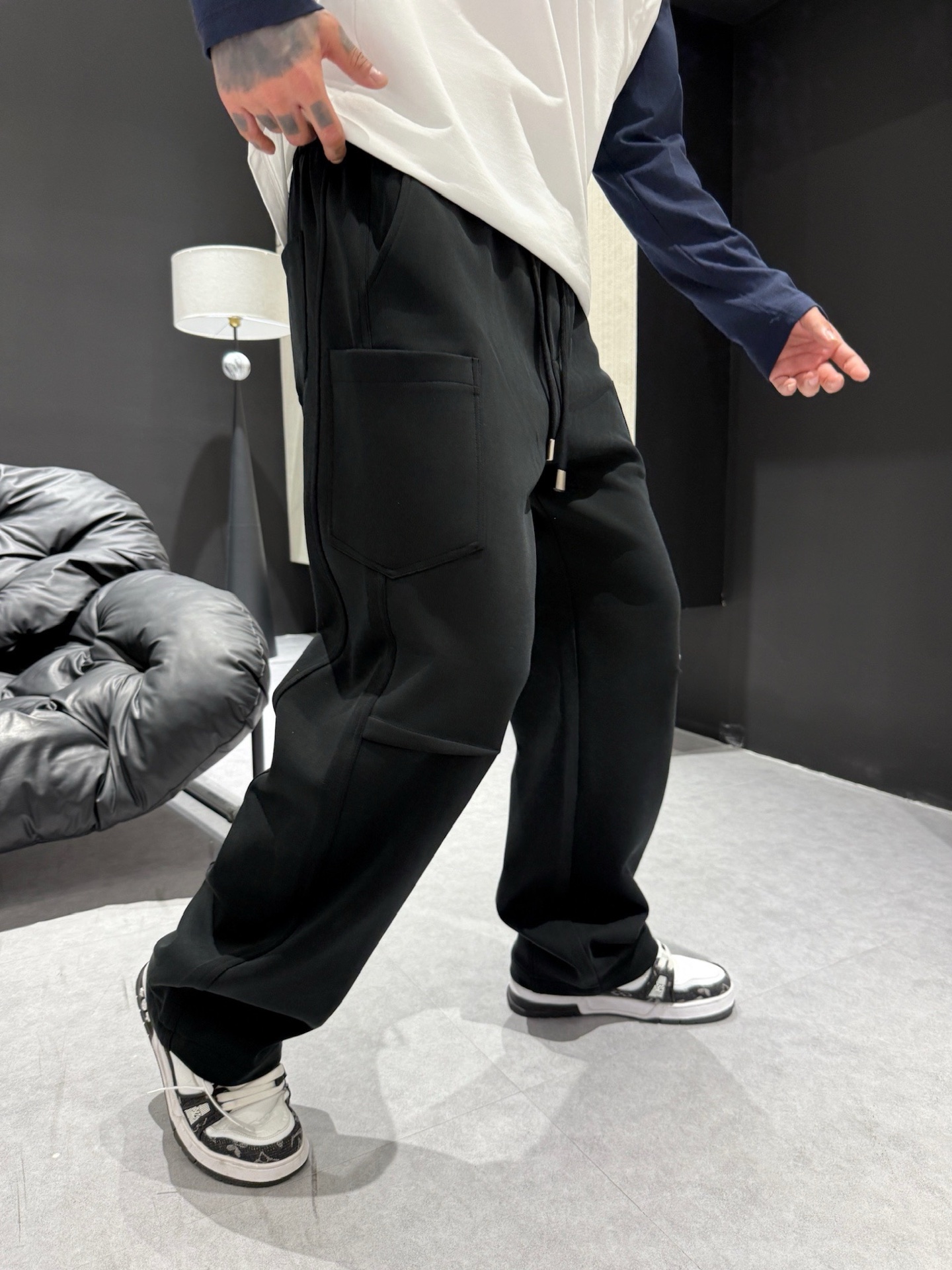 LV 顶级货品🐮 🆕2025秋冬新款休闲裤！官网同步发售。品牌经典LOGO休闲裤 ，定制面料，舒适度极好