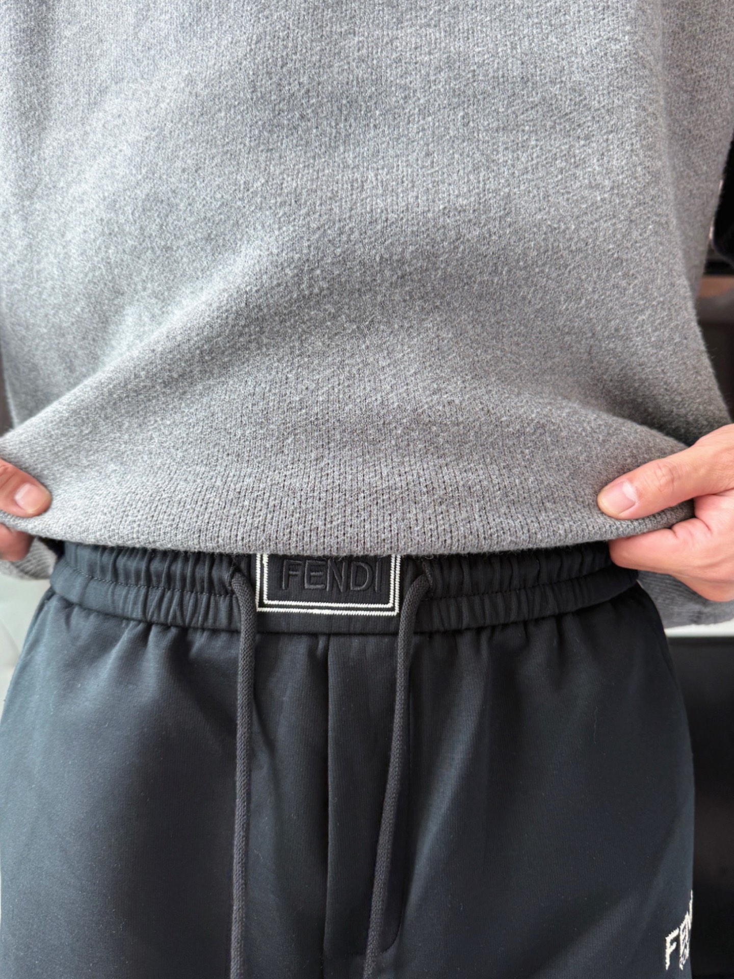芬迪 顶级货品🐮 🆕2025秋冬新款休闲裤！官网同步发售。品牌经典LOGO休闲裤 ，定制面料，舒适度极好