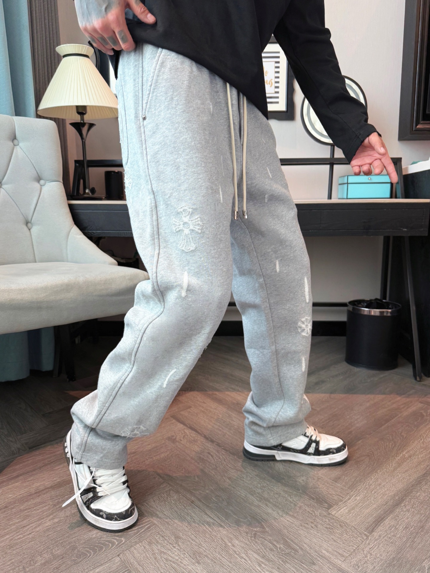 克罗心 顶级货品🐮 🆕2025秋冬新款休闲裤！官网同步发售。品牌经典LOGO休闲裤 ，定制面料，舒适度极