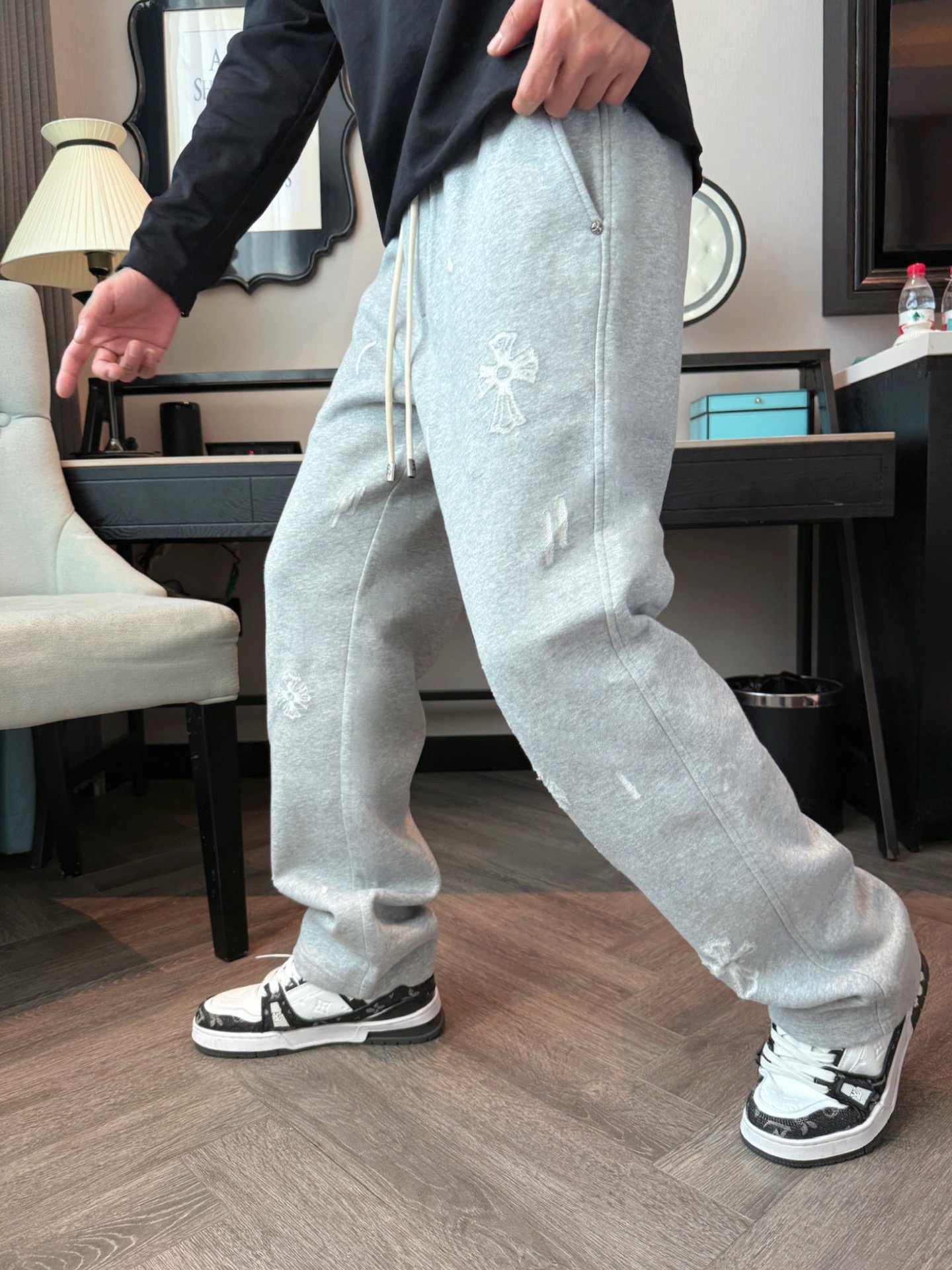 克罗心 顶级货品🐮 🆕2025秋冬新款休闲裤！官网同步发售。品牌经典LOGO休闲裤 ，定制面料，舒适度极