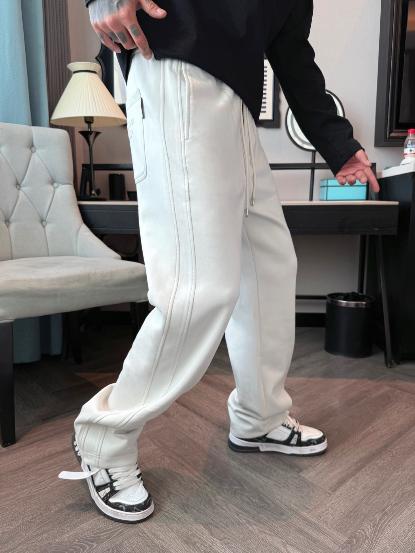 巴黎世家 顶级货品🐮 🆕2025秋冬新款休闲裤！官网同步发售。品牌经典LOGO休闲裤 ，定制面料，舒适度