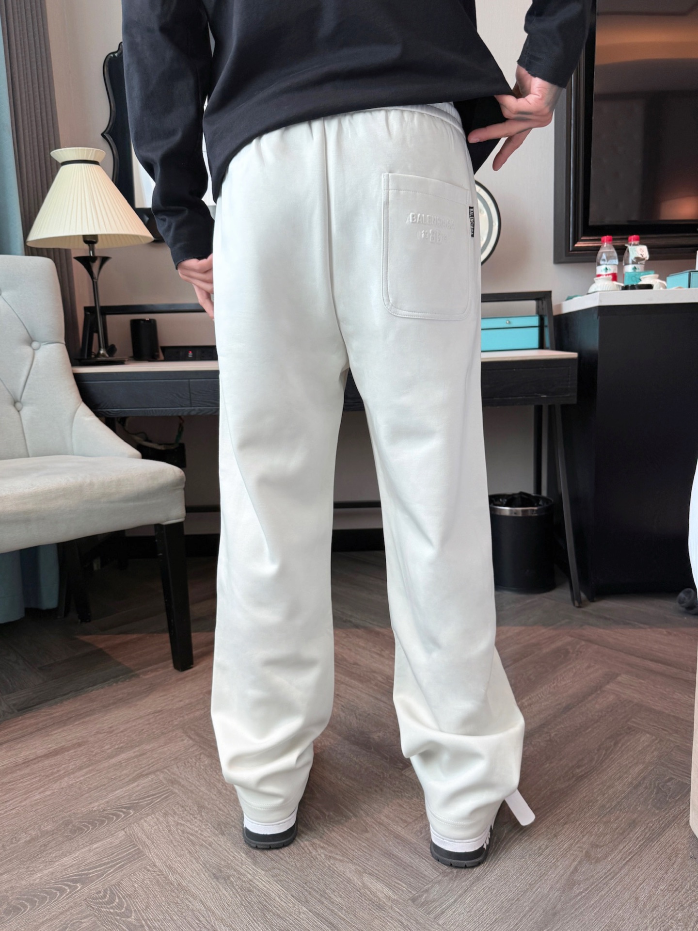 巴黎世家 顶级货品🐮 🆕2025秋冬新款休闲裤！官网同步发售。品牌经典LOGO休闲裤 ，定制面料，舒适度