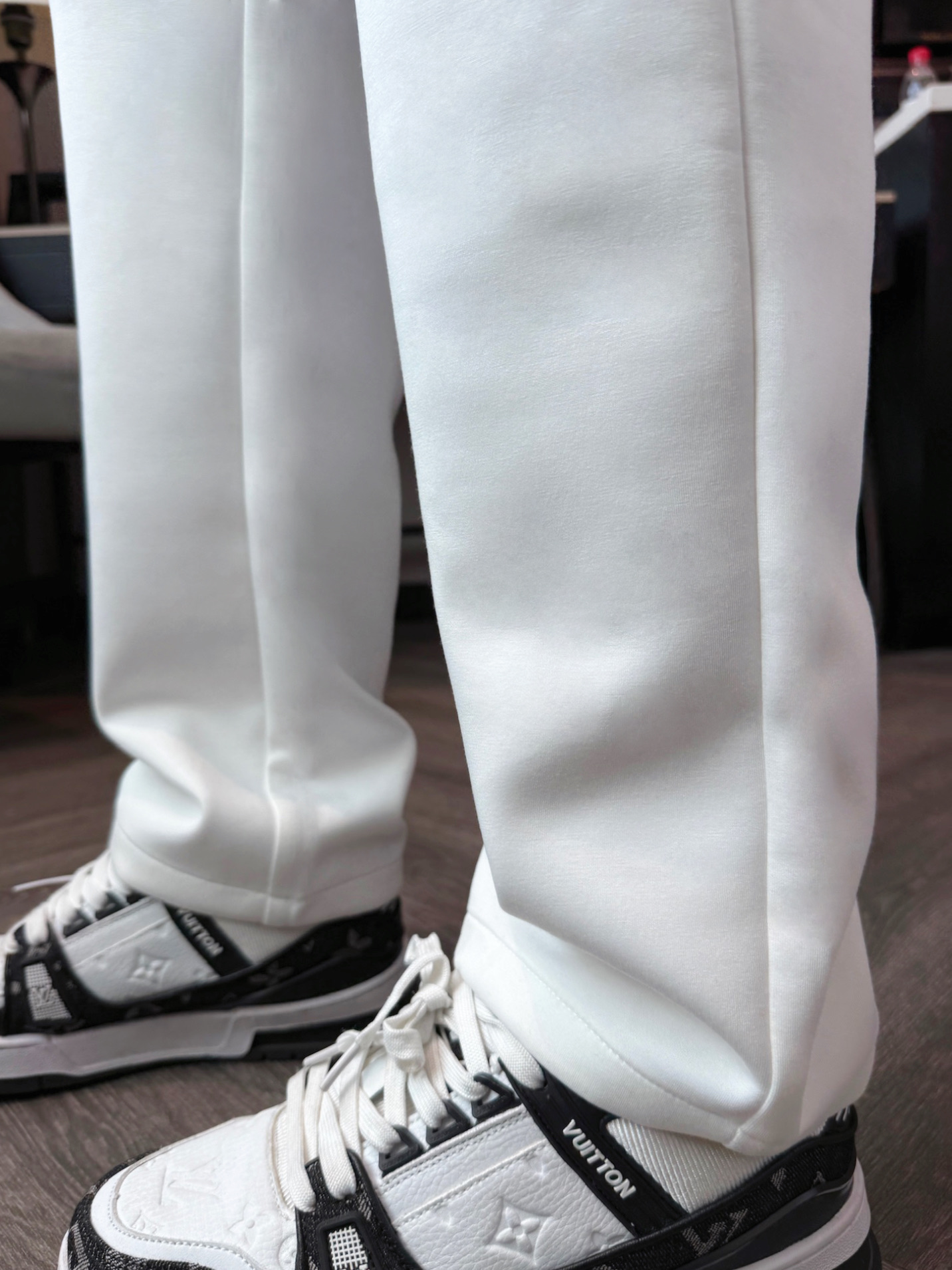 LV 顶级货品🐮 🆕2025秋冬新款休闲裤！官网同步发售。品牌经典LOGO休闲裤 ，定制面料，舒适度极好