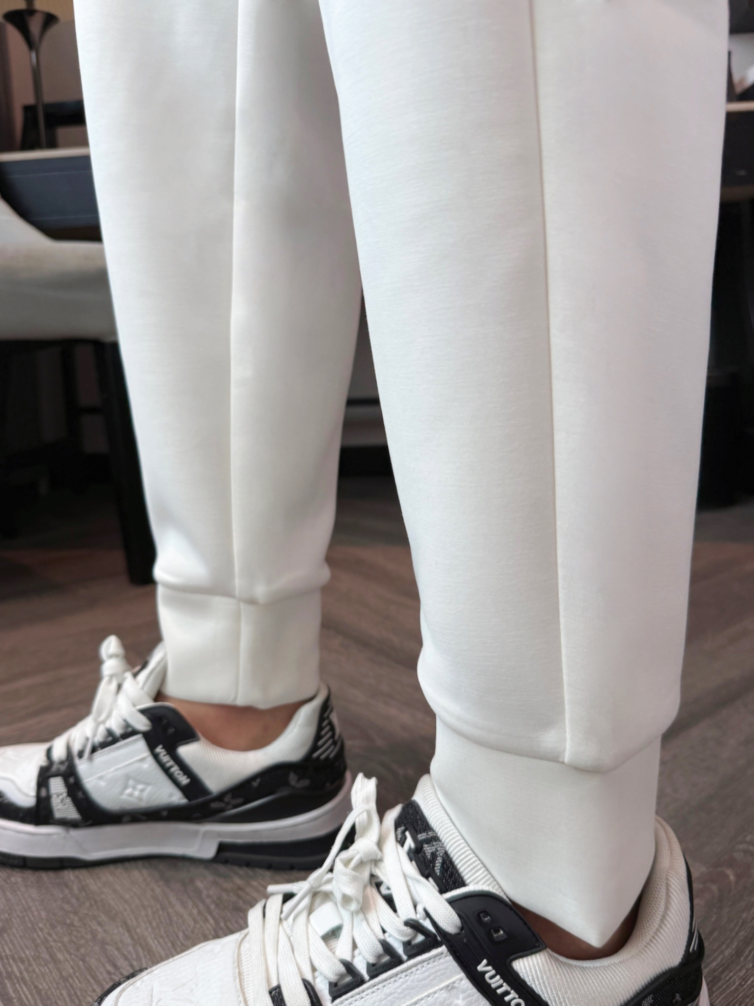 LV 顶级货品🐮 🆕2025秋冬新款休闲裤！官网同步发售。品牌经典LOGO休闲裤 ，定制面料，舒适度极好