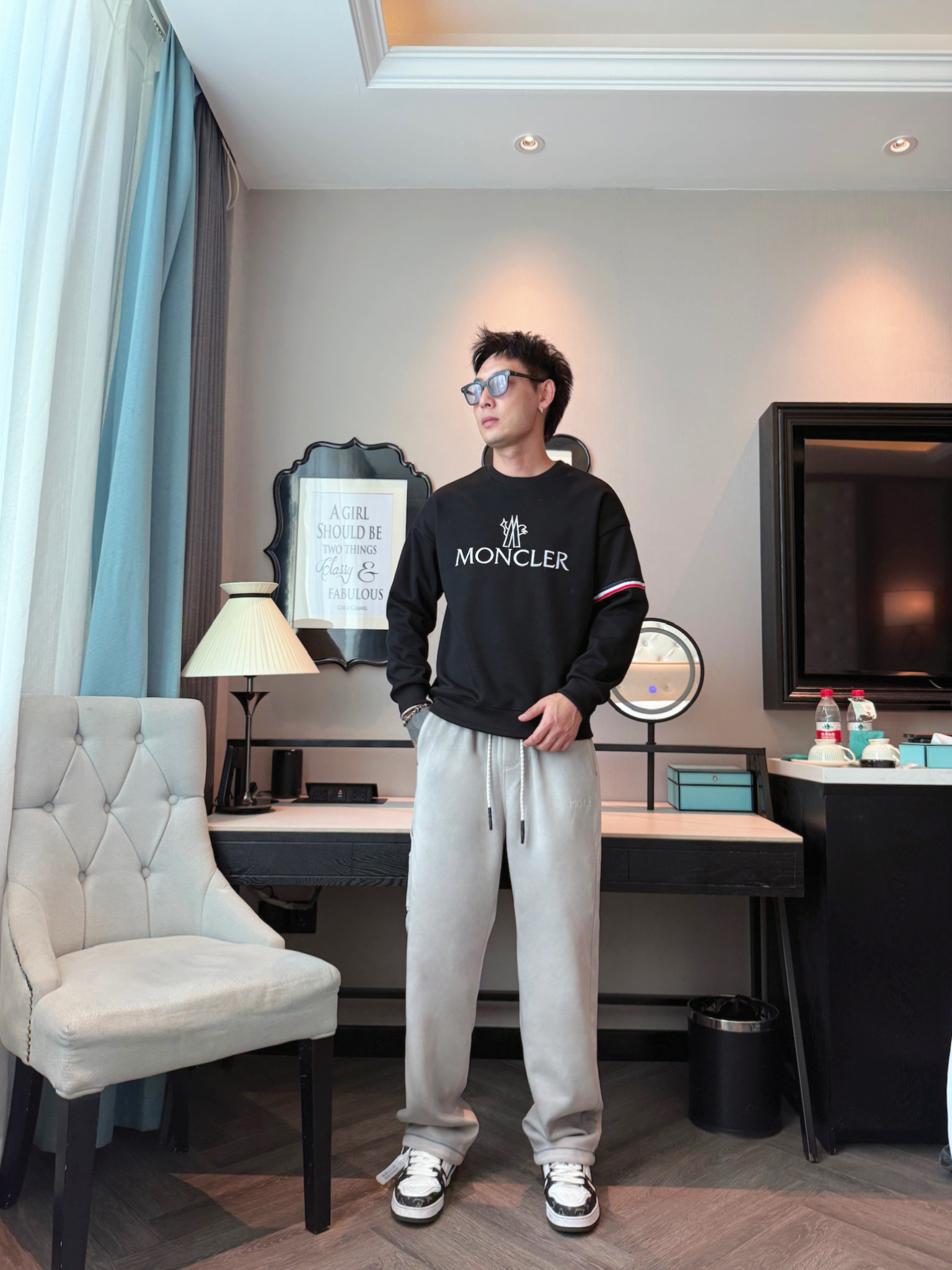 普拉达 顶级货品🐮 🆕2025秋冬新款休闲裤！官网同步发售。品牌经典LOGO休闲裤 ，定制面料，舒适度极