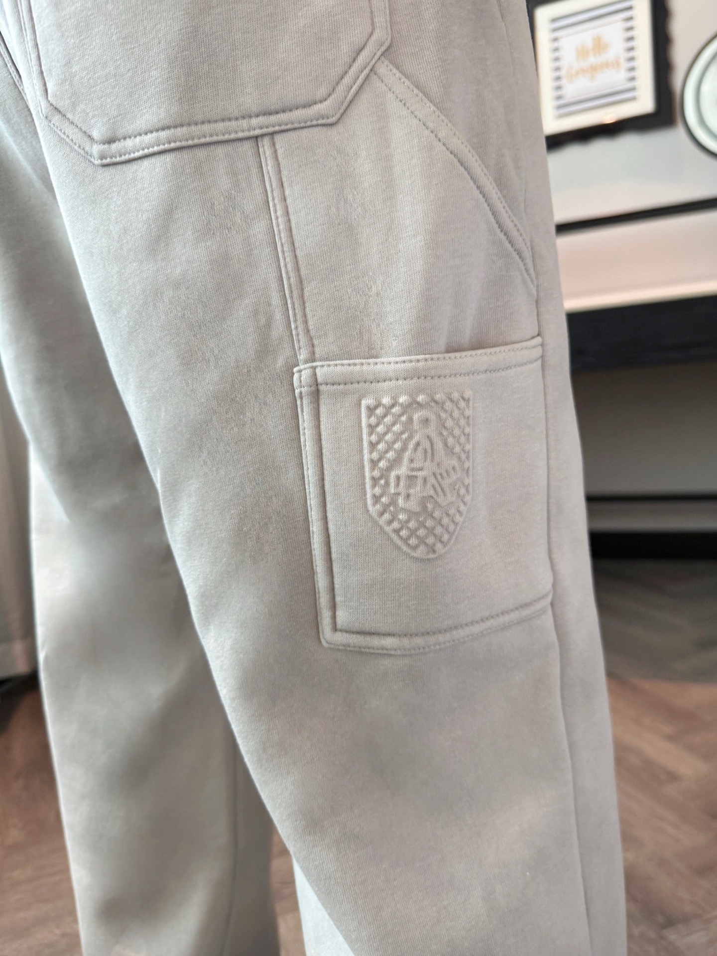 普拉达 顶级货品🐮 🆕2025秋冬新款休闲裤！官网同步发售。品牌经典LOGO休闲裤 ，定制面料，舒适度极