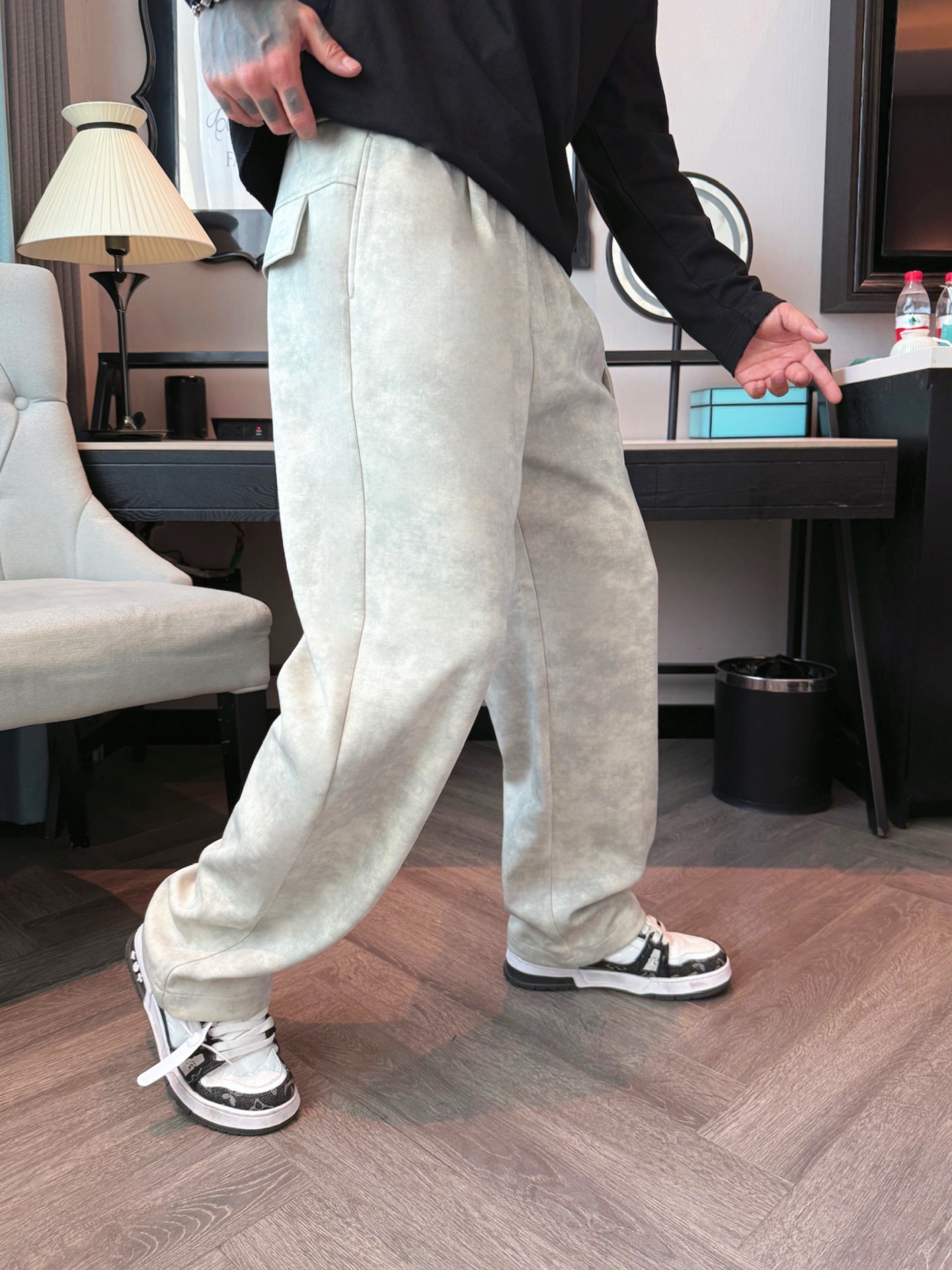 巴黎世家 顶级货品🐮 🆕2025秋冬新款休闲裤！官网同步发售。品牌经典LOGO休闲裤 ，定制面料，舒适度